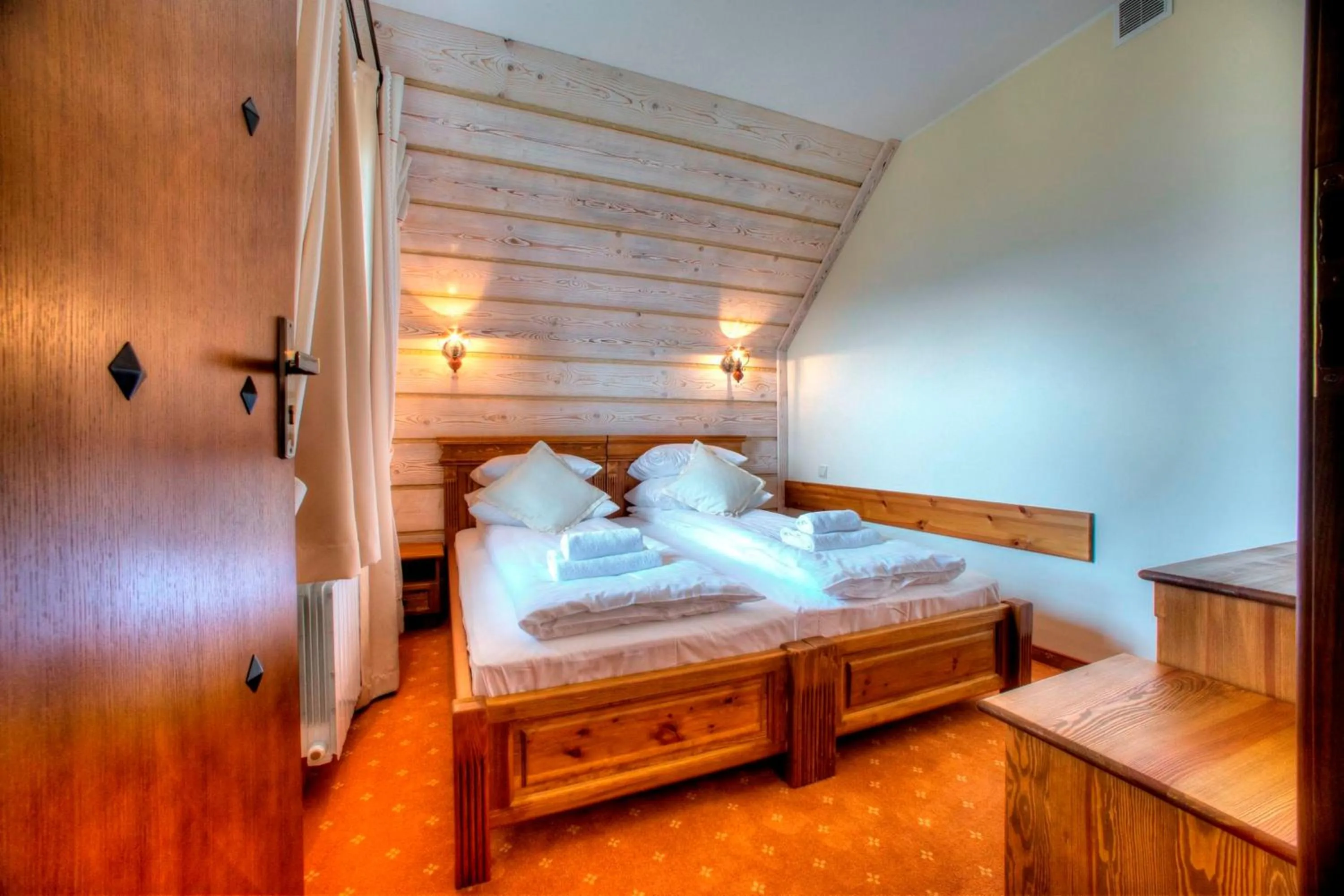 Bed in Hotel Carpatia Bieszczadzki Gościniec