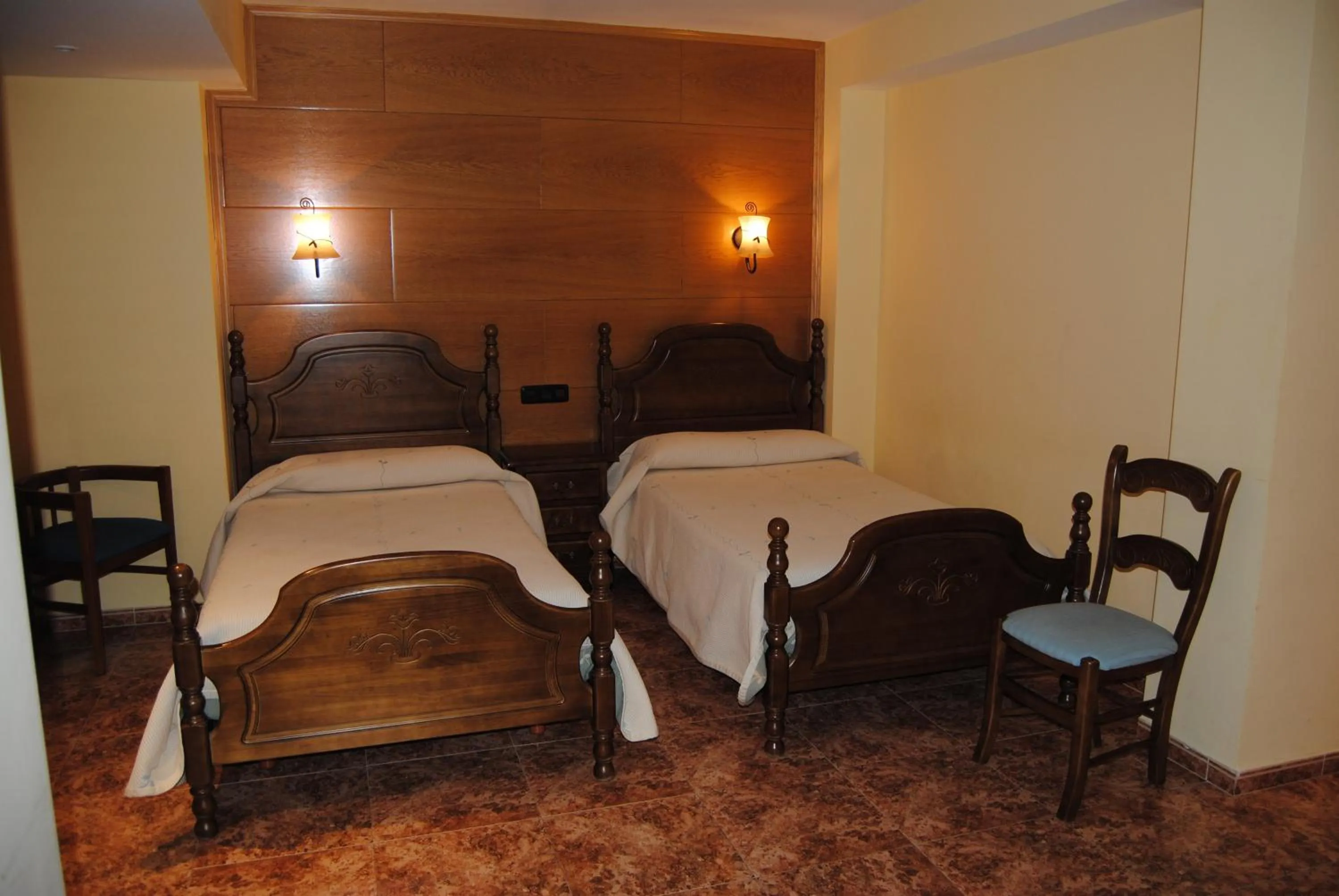 Photo of the whole room, Bed in Hotel Suiza