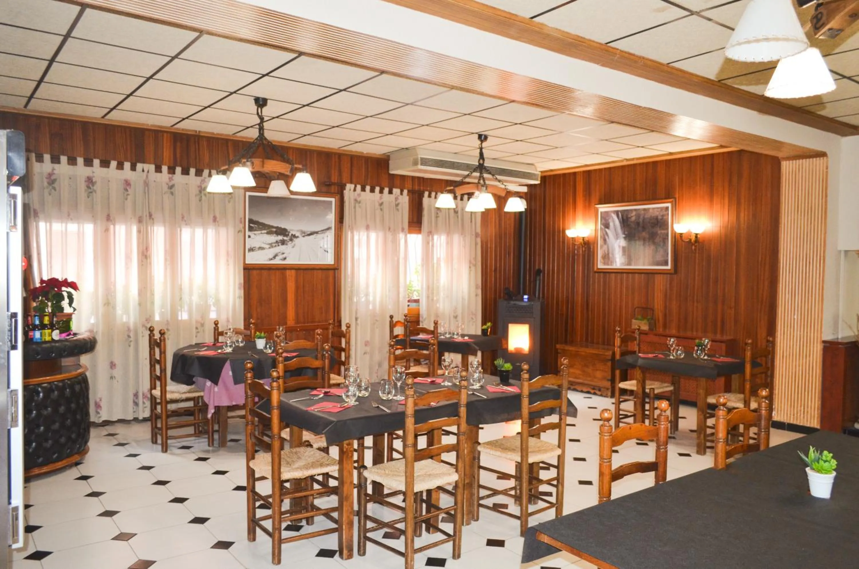 Lounge or bar in Hotel Suiza