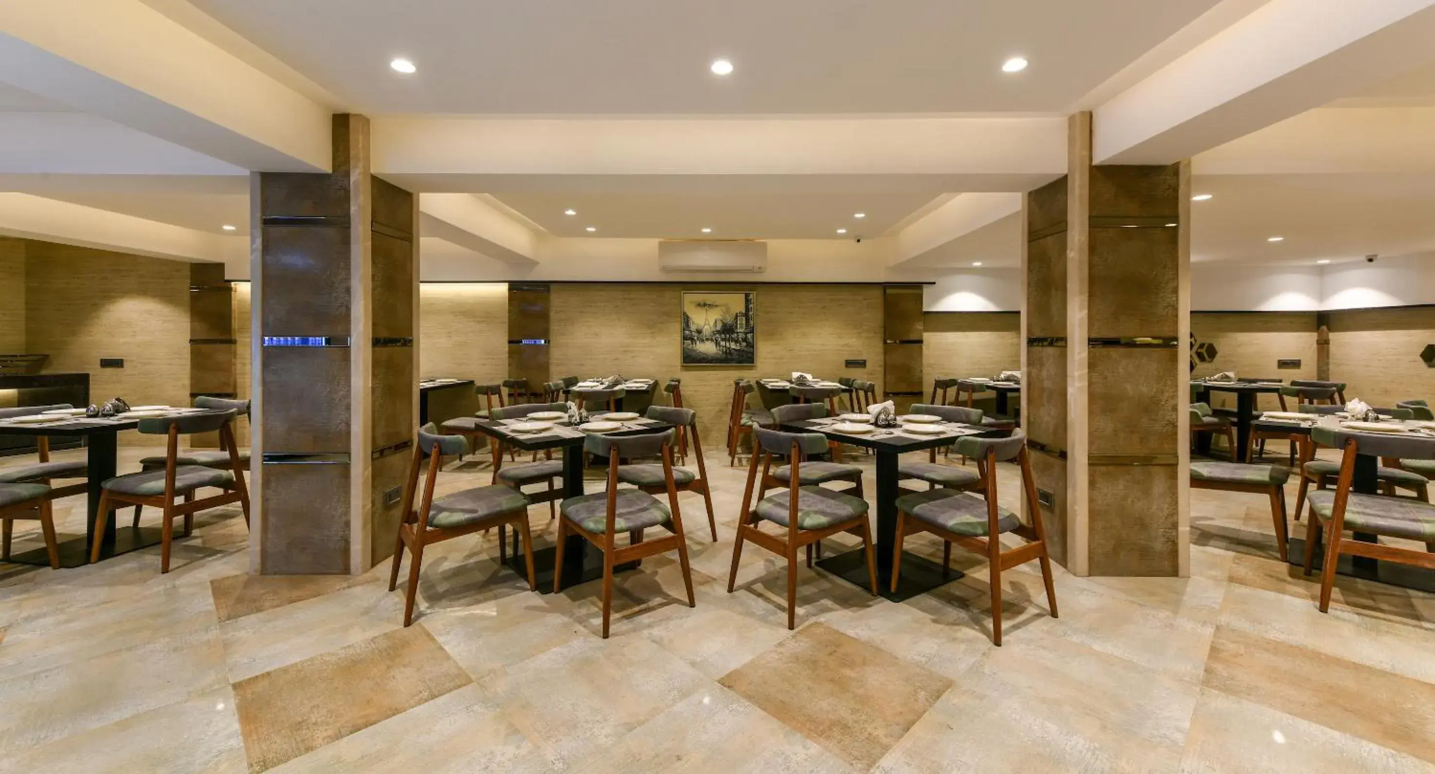 Restaurant/places to eat in Hotel Orient Regency Restaurant/places to eat in Hotel Orient Regency