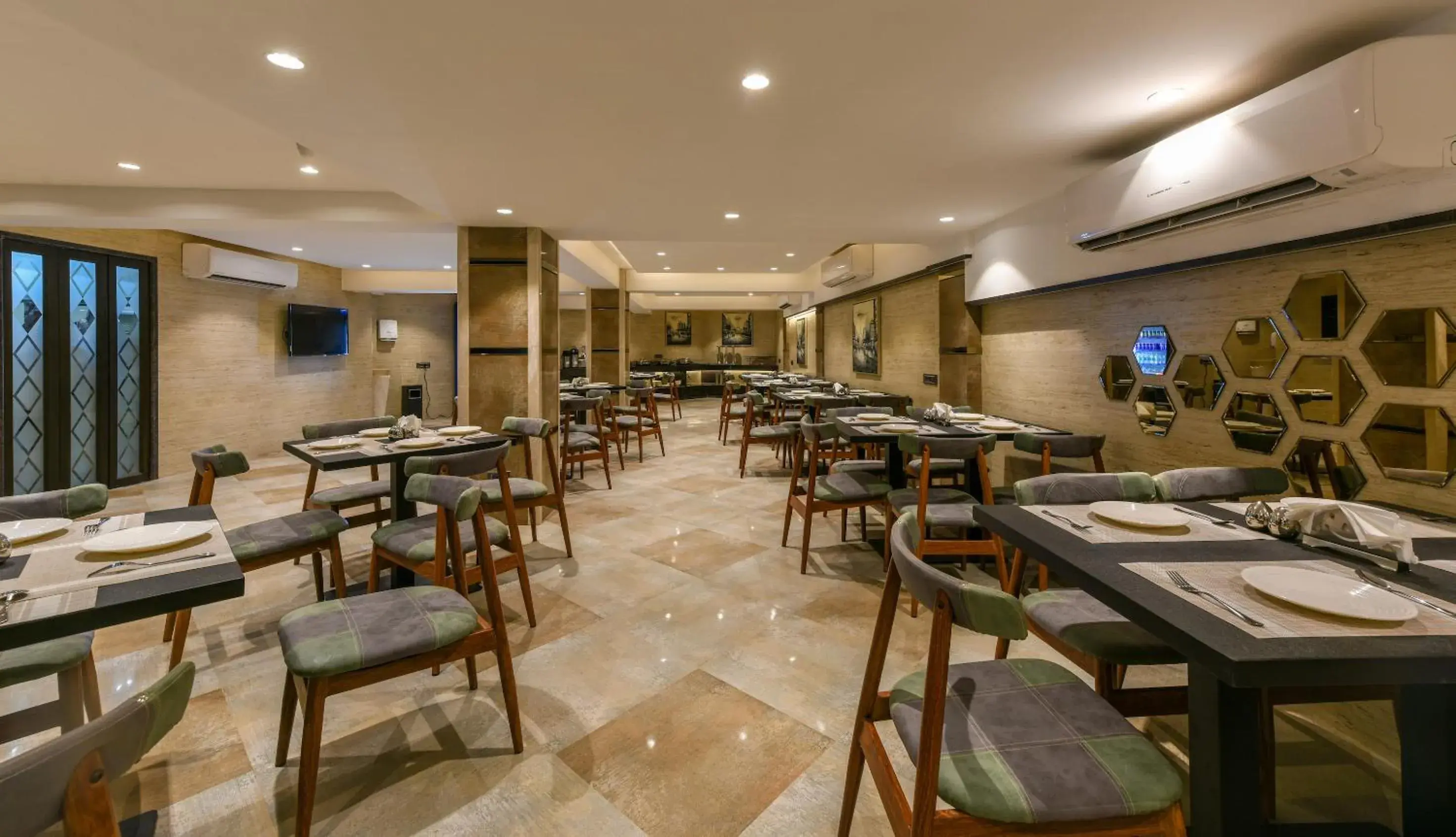 Restaurant/places to eat in Hotel Orient Regency Restaurant/places to eat in Hotel Orient Regency