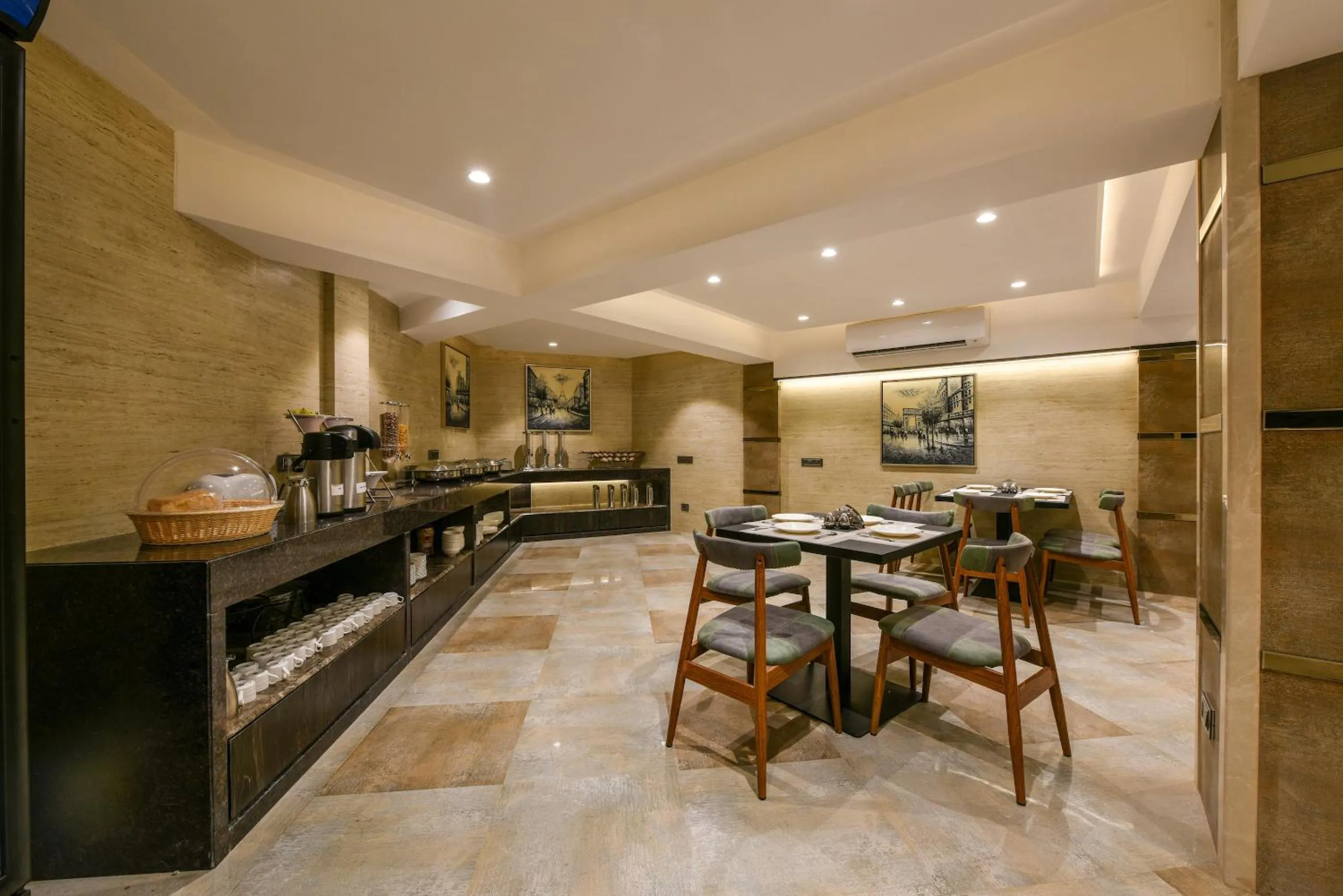 Breakfast in Hotel Orient Regency