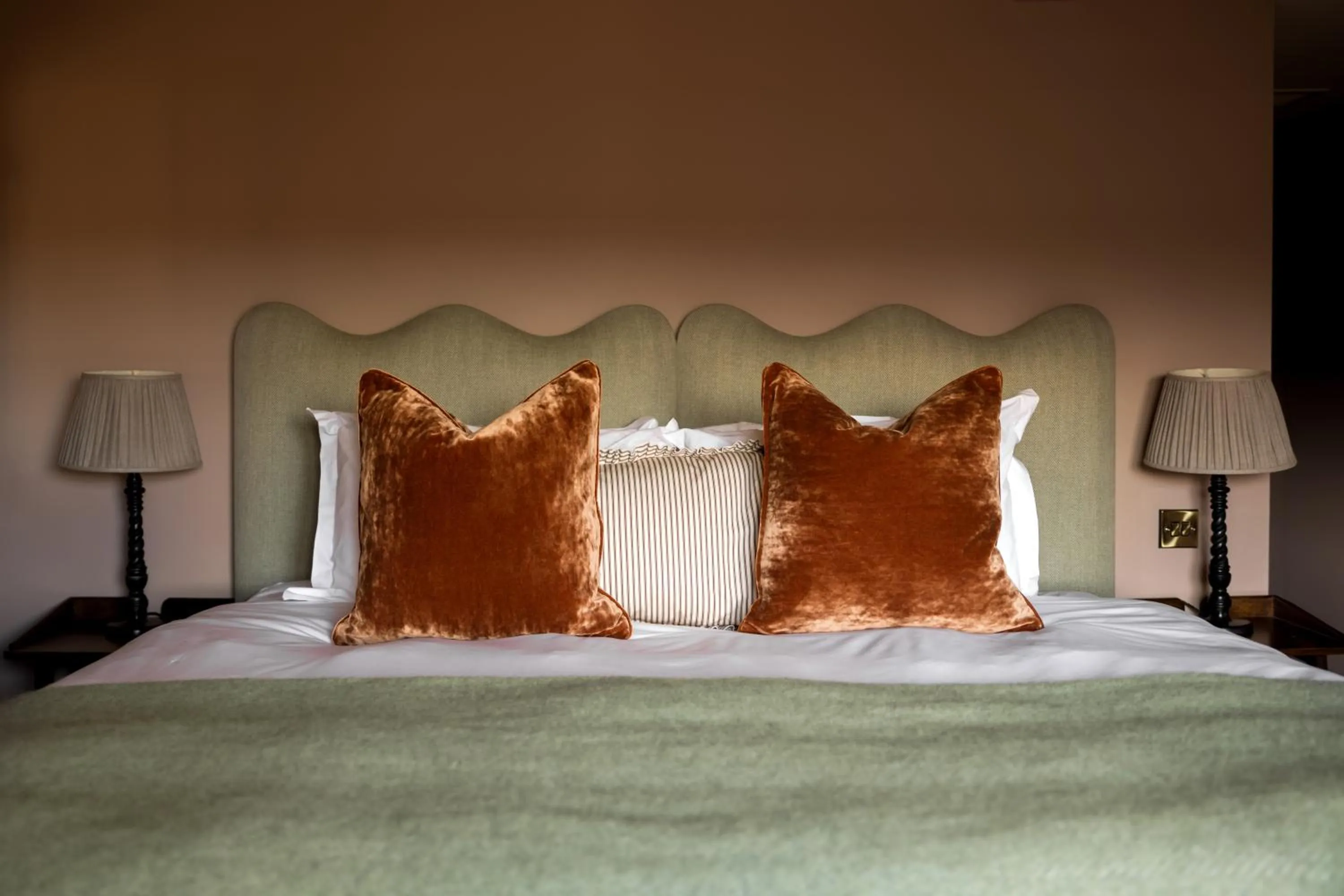 Bedroom, Bed in Bedford Arms Hotel