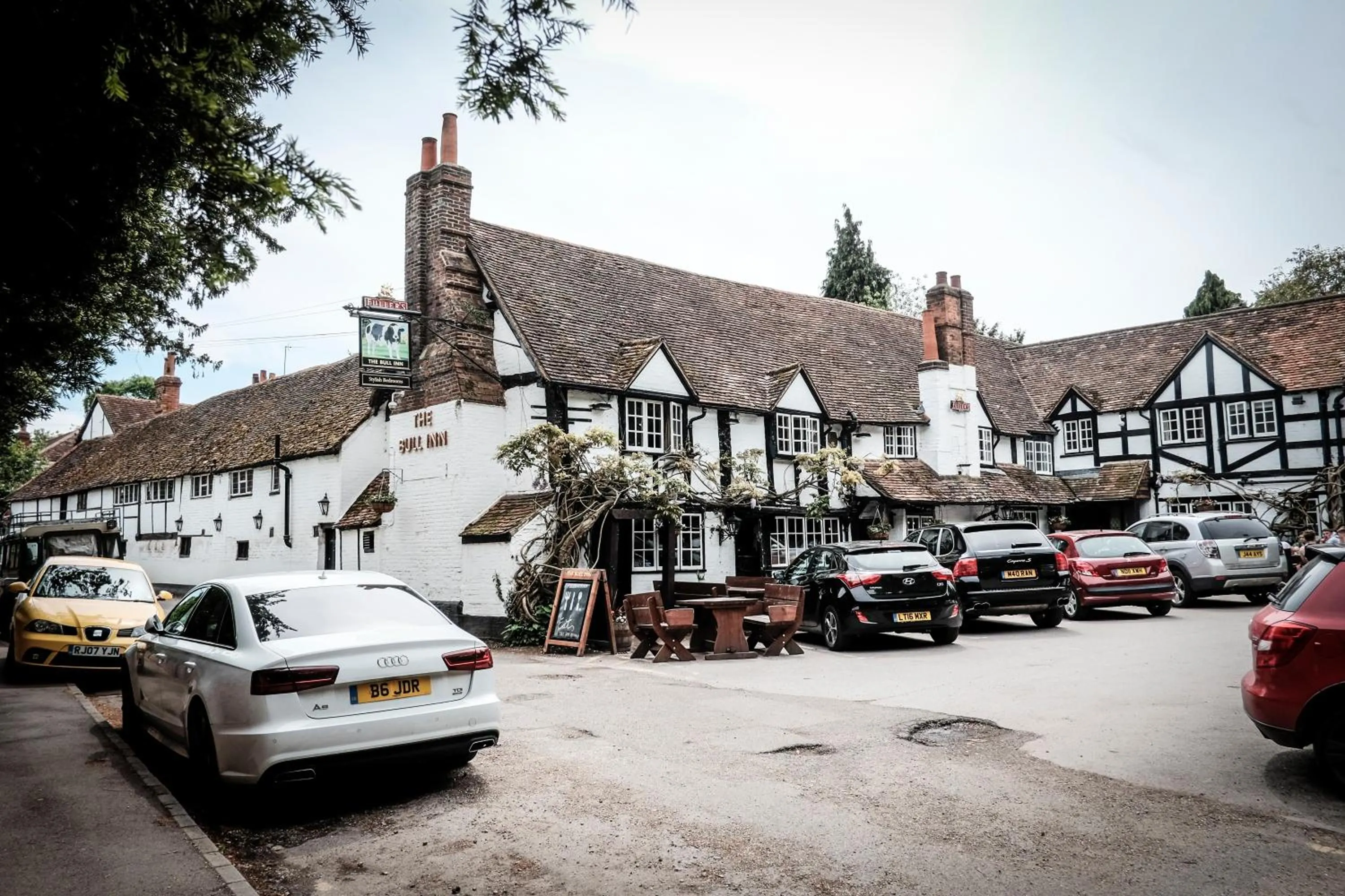 Facade/entrance in Bull Inn