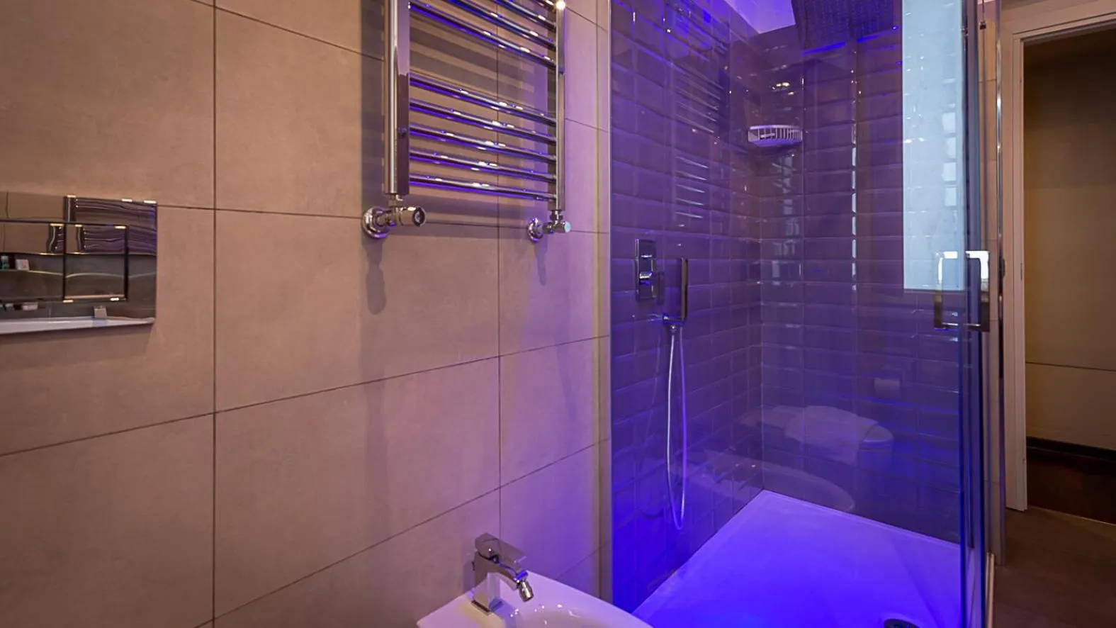 Shower in Borghese Executive Suite