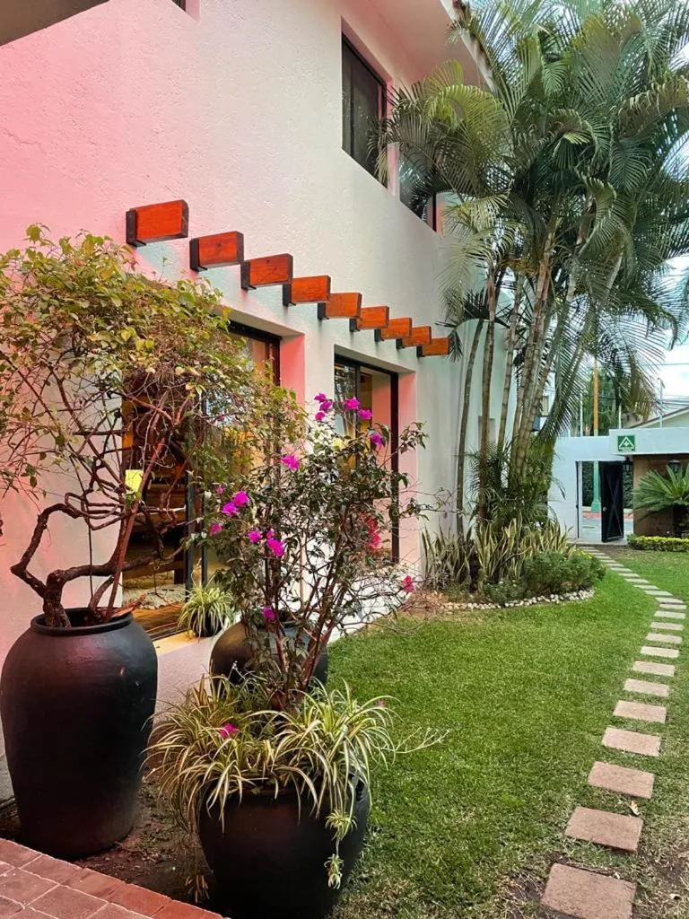 Restaurant/places to eat in La Provence Restaurant & Hotel Boutique