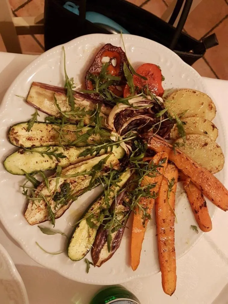 Restaurant/places to eat in Hotel Le Badie