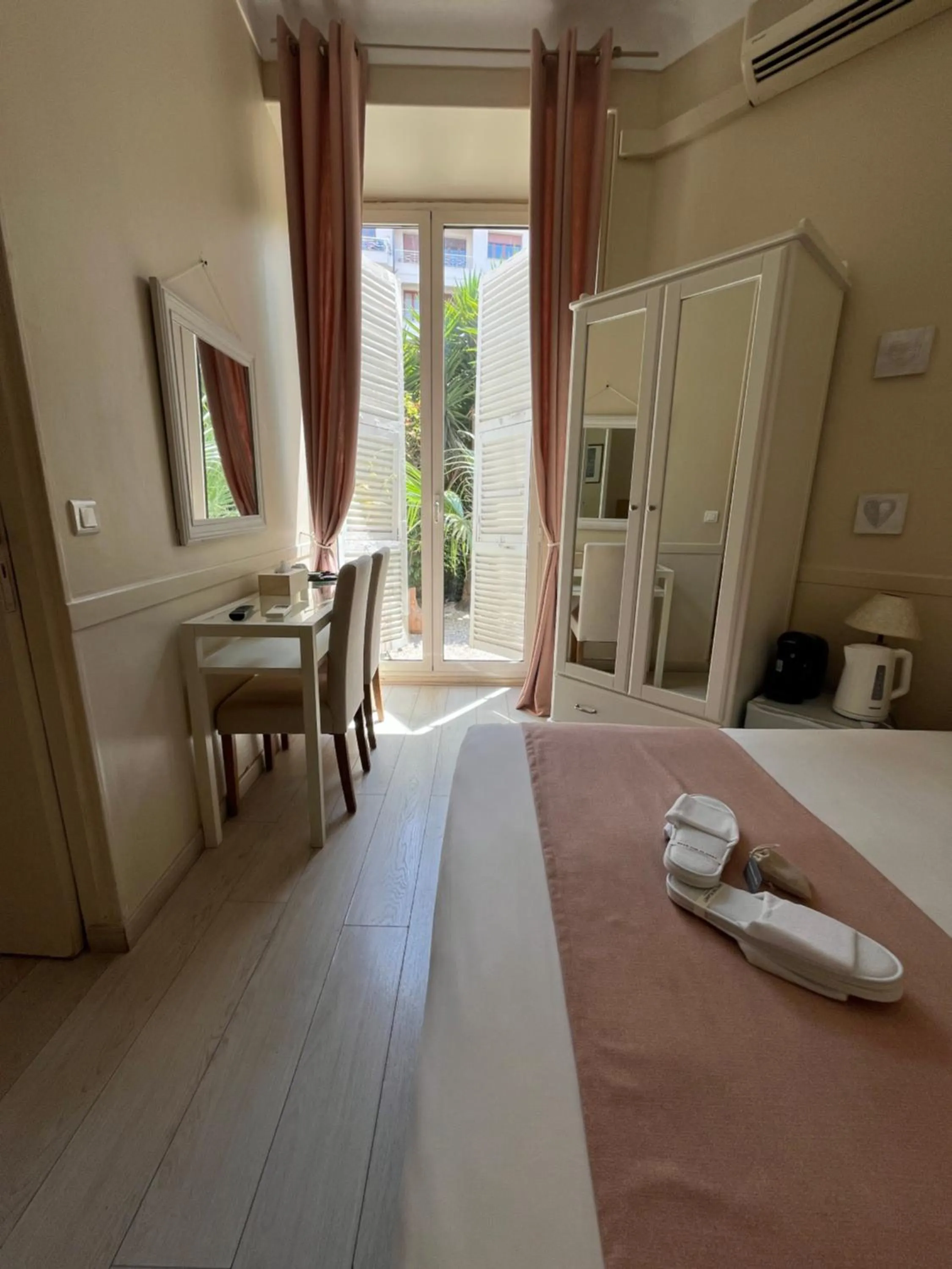 Bedroom, Bed in Nice Garden Hotel