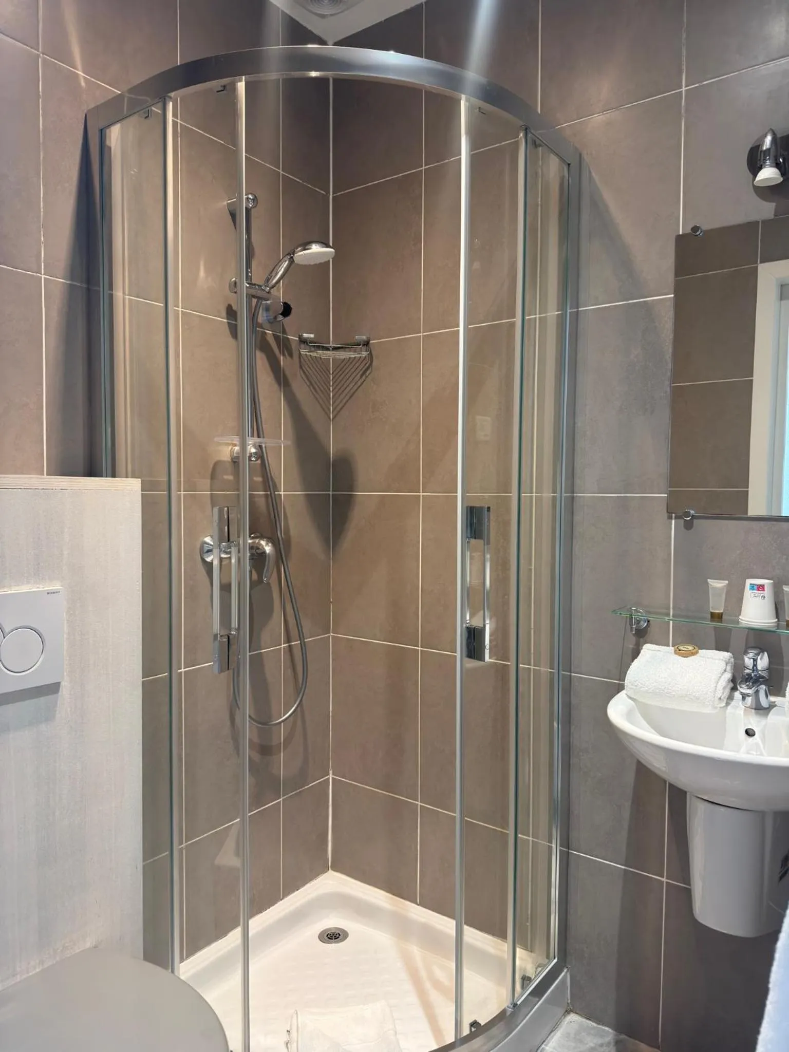 Shower in Nice Garden Hotel