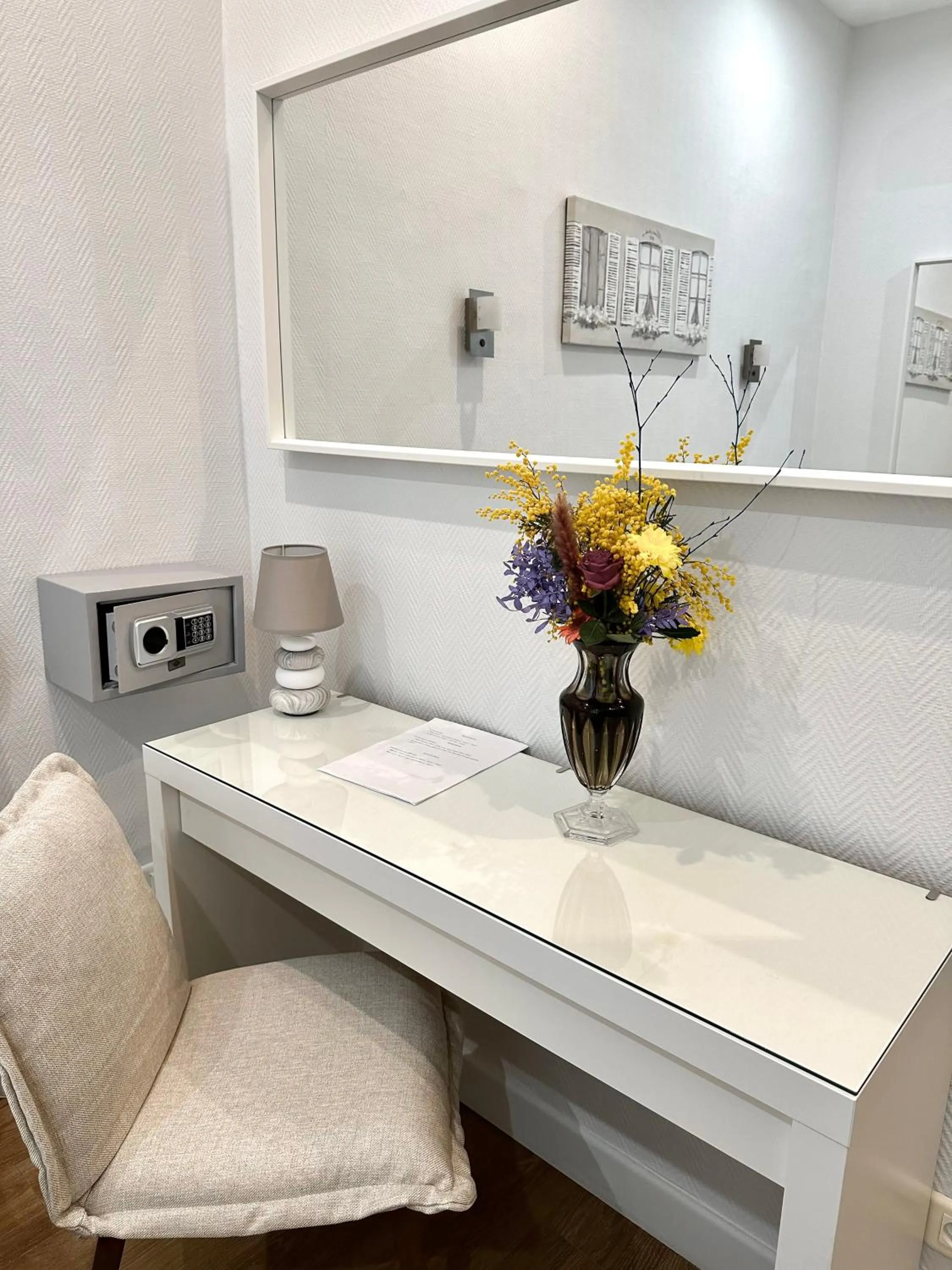 safe in Nice Garden Hotel