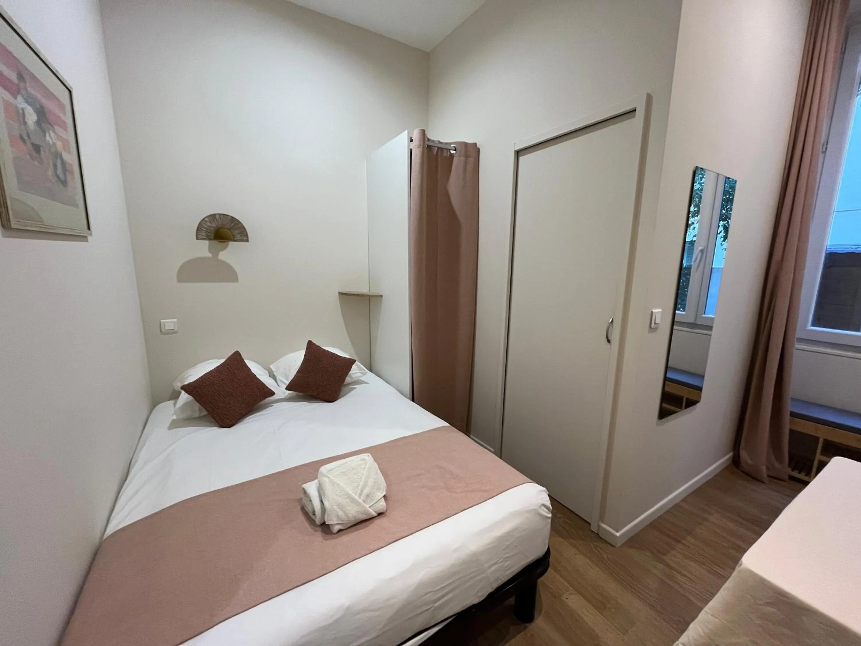 Bed in Nice Garden Hotel