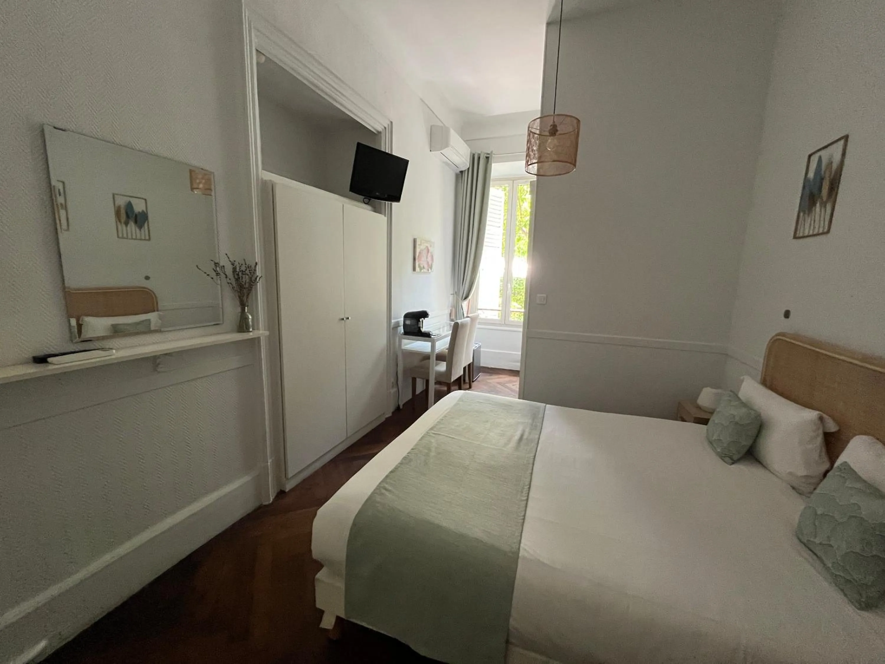 Bedroom, Bed in Nice Garden Hotel