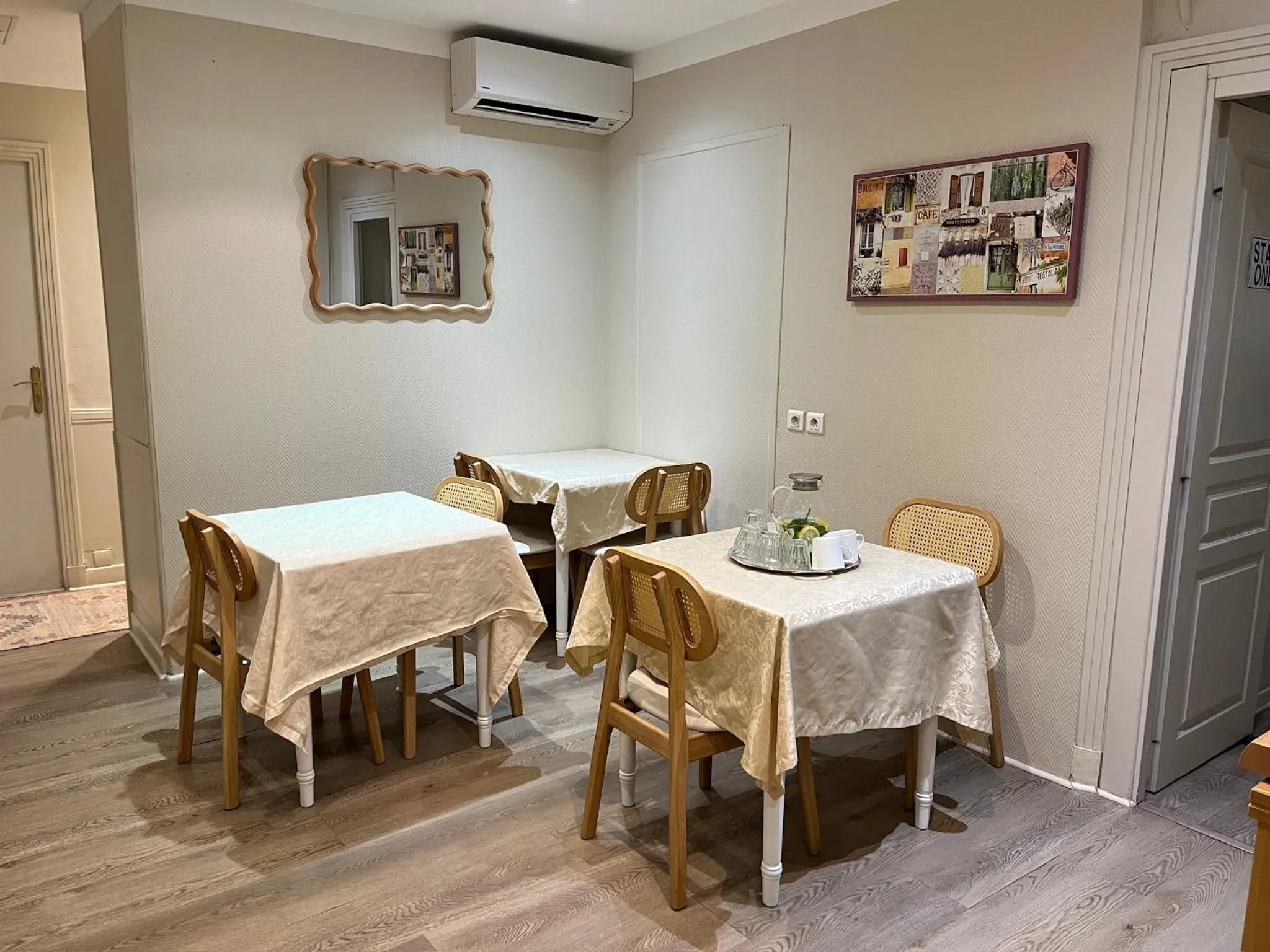 Living room in Nice Garden Hotel