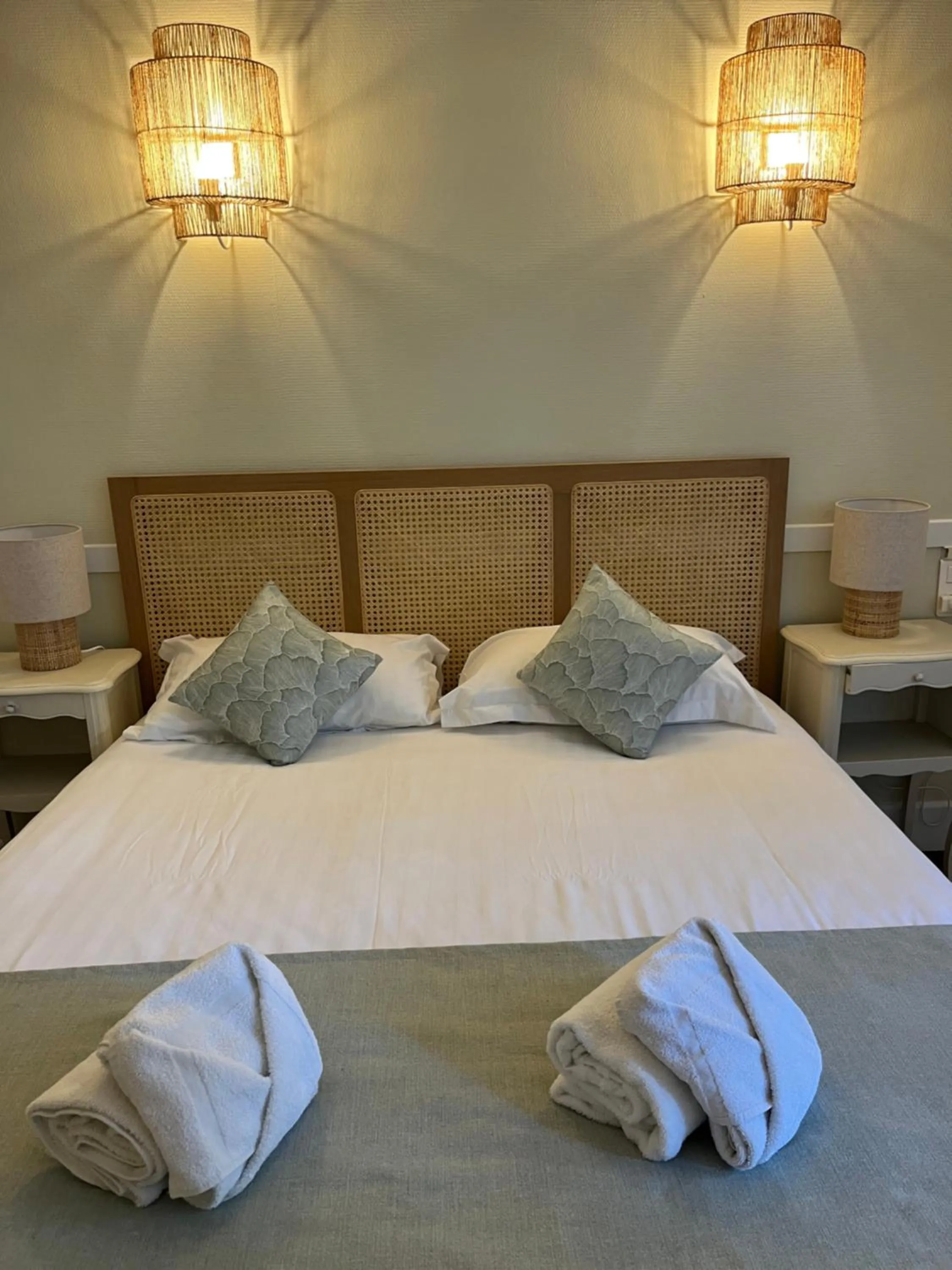 Bed in Nice Garden Hotel