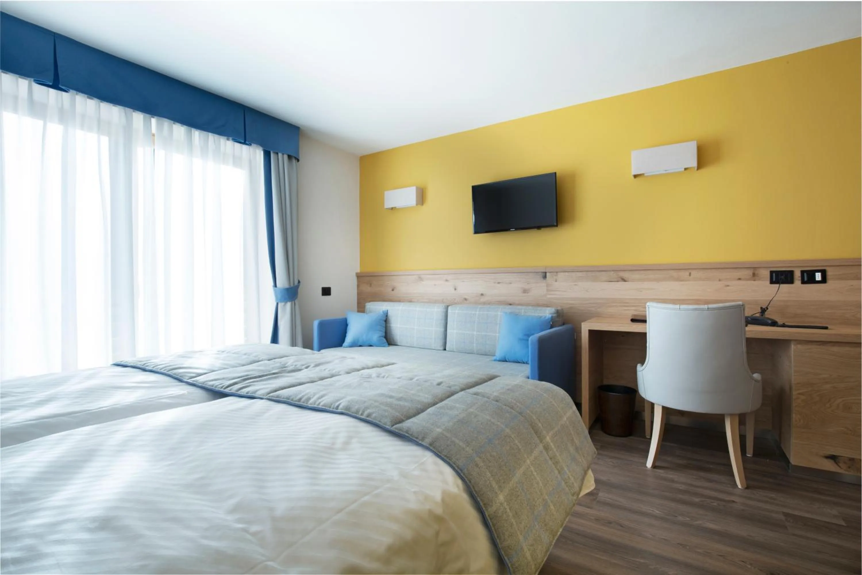 Decorative detail, Bed in Chalet Marcora