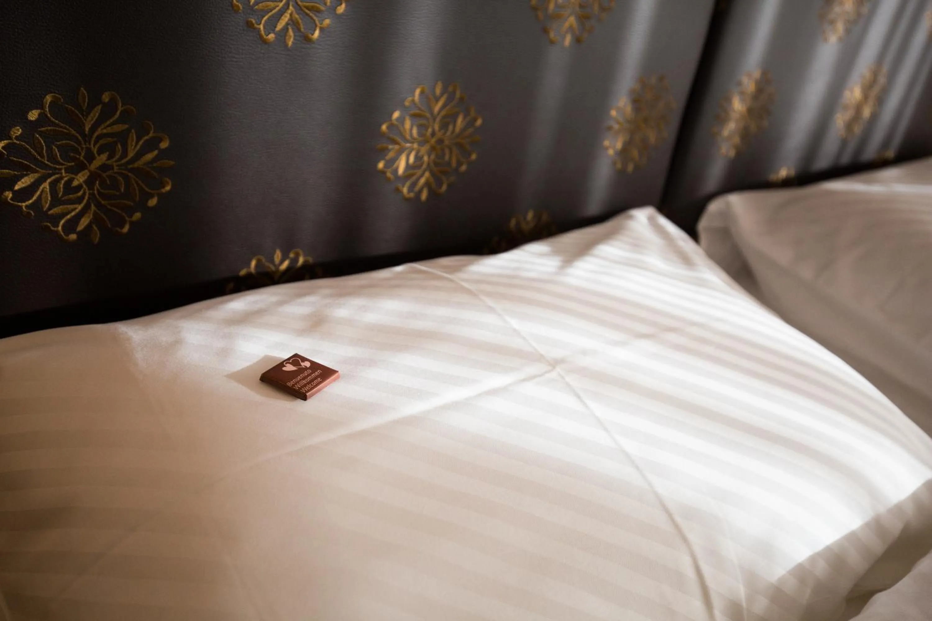 Decorative detail, Bed in Chalet Marcora