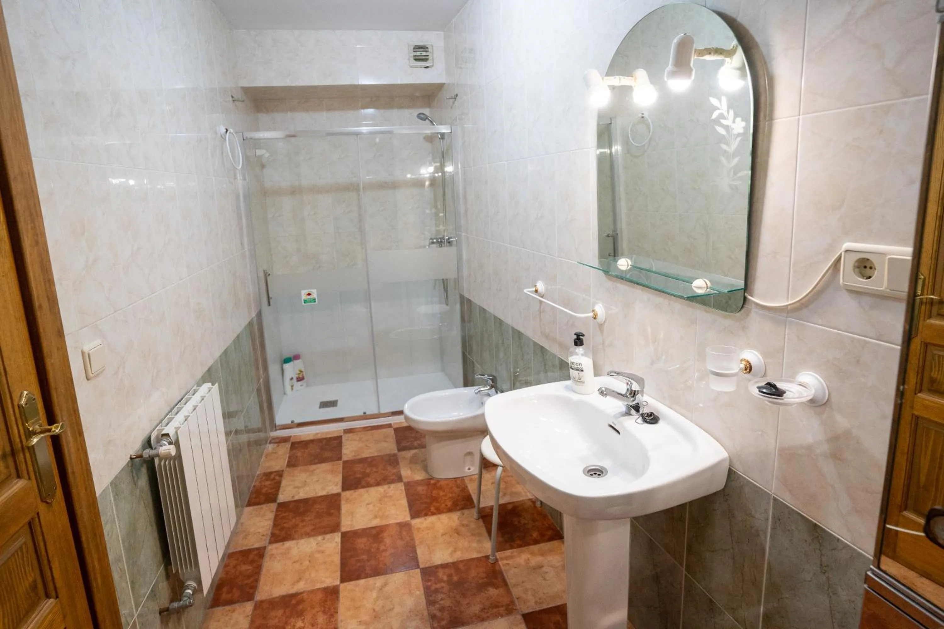 Bathroom in APAR. SIERRAGUADALQUIVIR