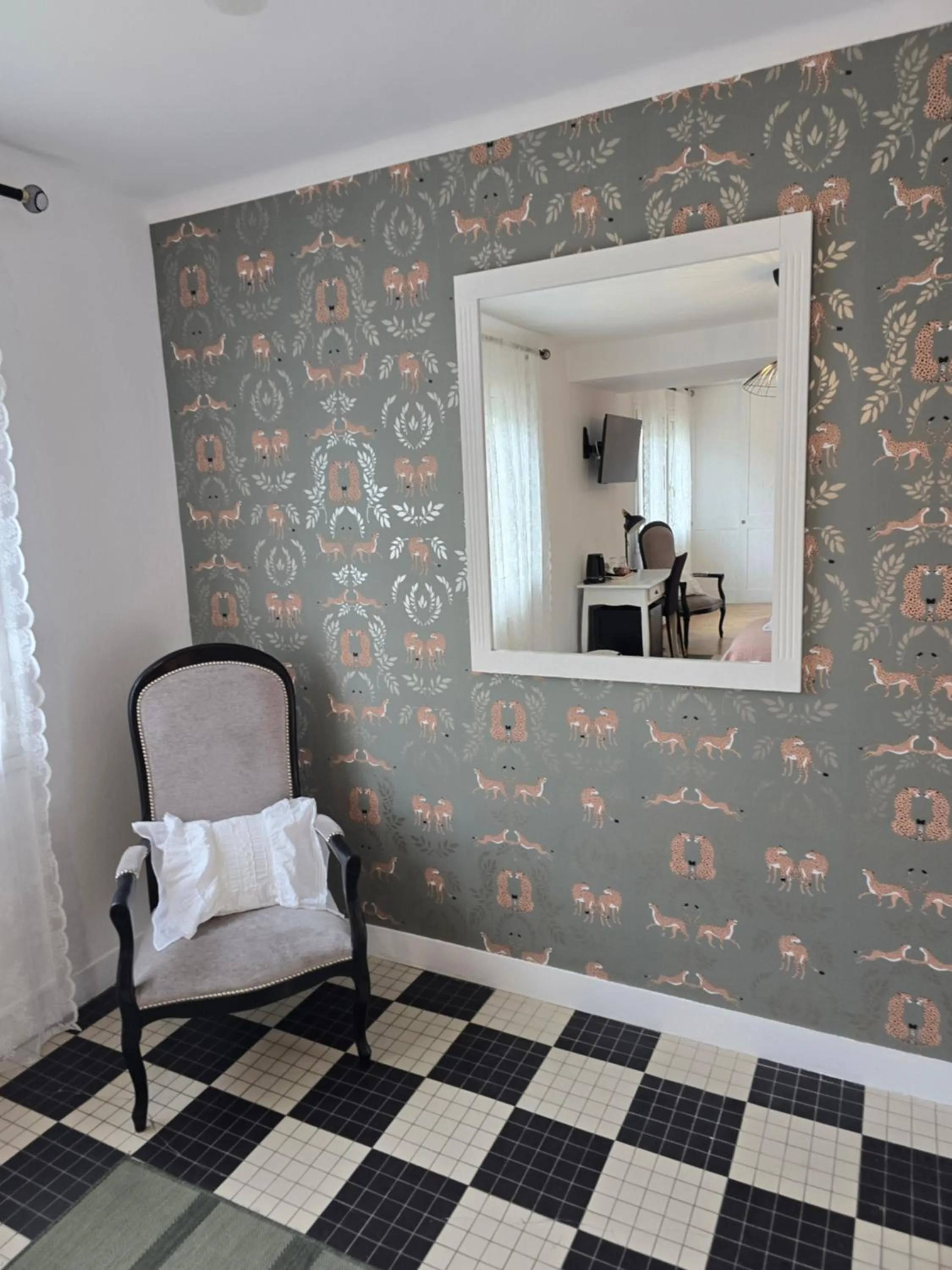 furniture, Bed in Hôtel L'ideal le Mountbatten