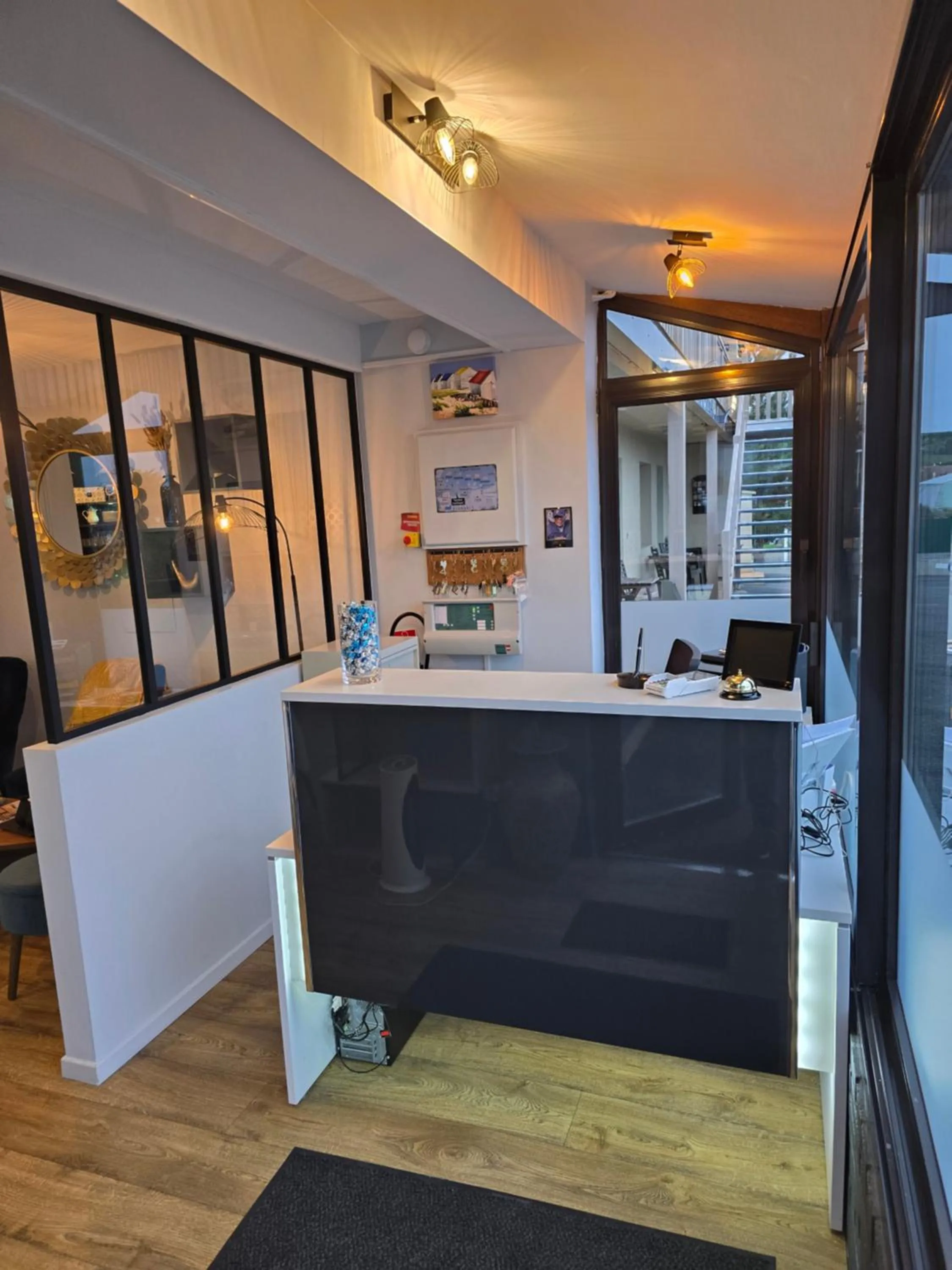 Lobby or reception in Hôtel L'ideal le Mountbatten