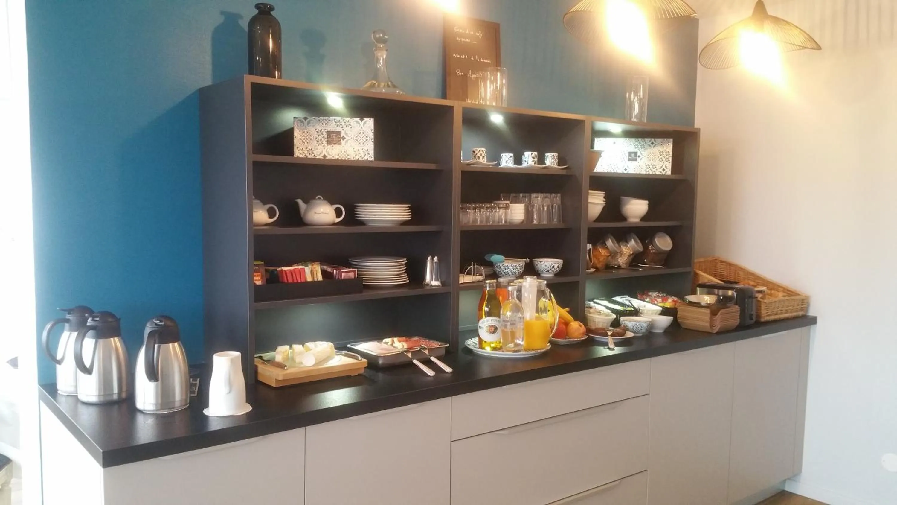 Area and facilities in Hôtel L'ideal le Mountbatten