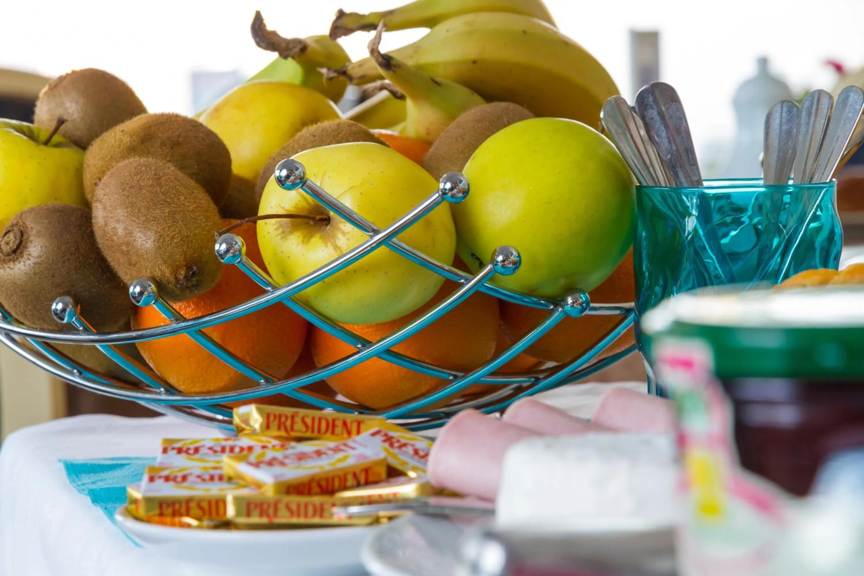 Food and drinks in Hôtel L'ideal le Mountbatten