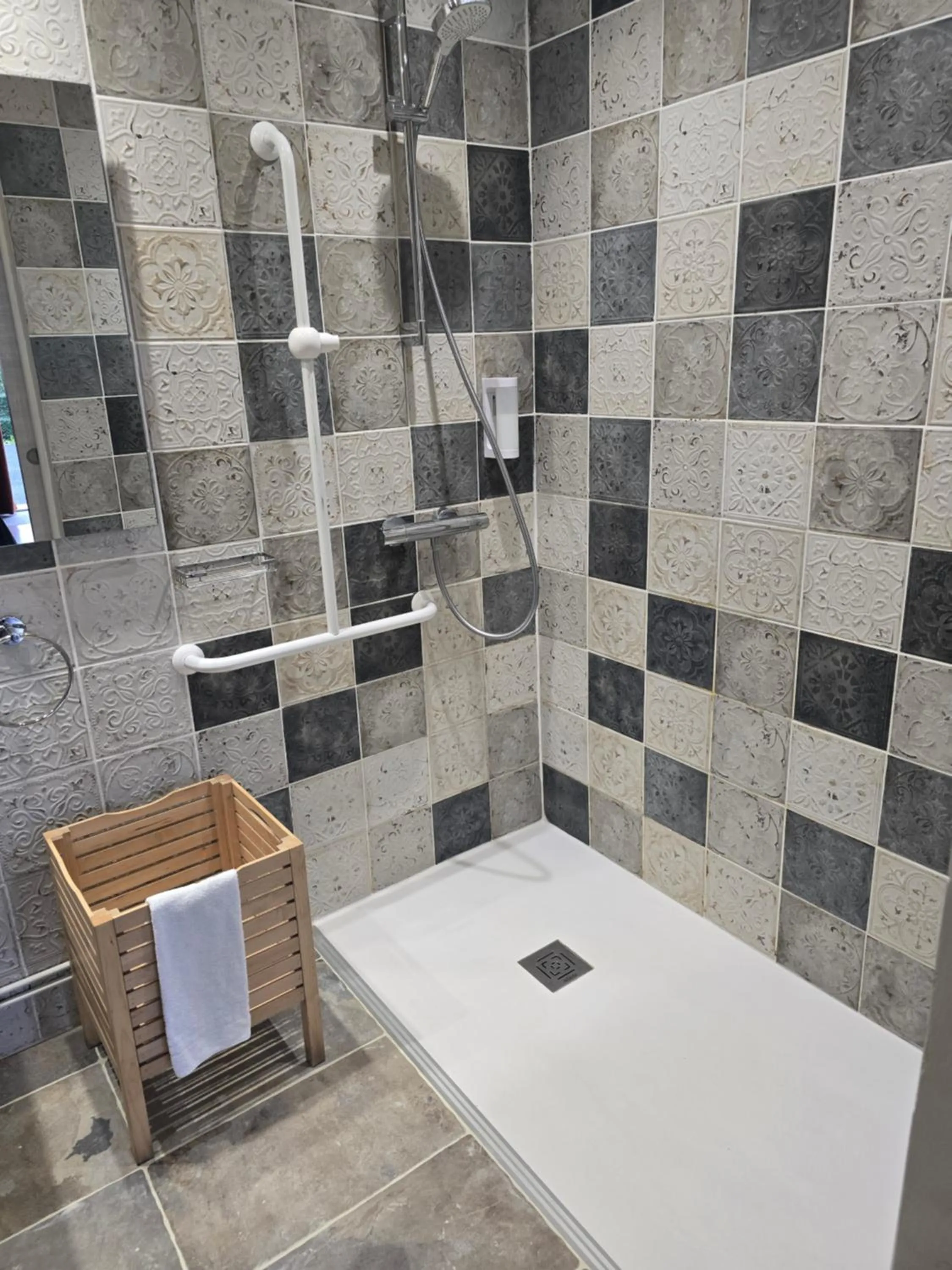 Bathroom in Hôtel L'ideal le Mountbatten