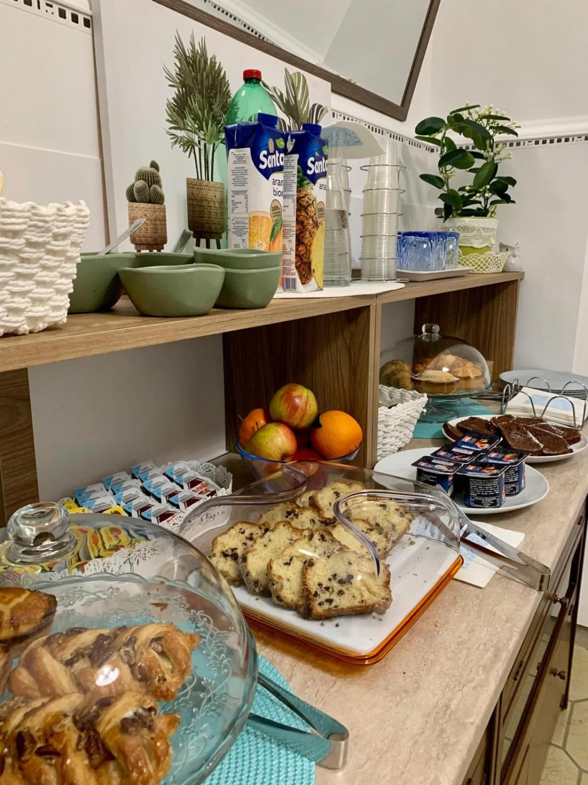 Buffet breakfast in B&B Corte Regina Esther