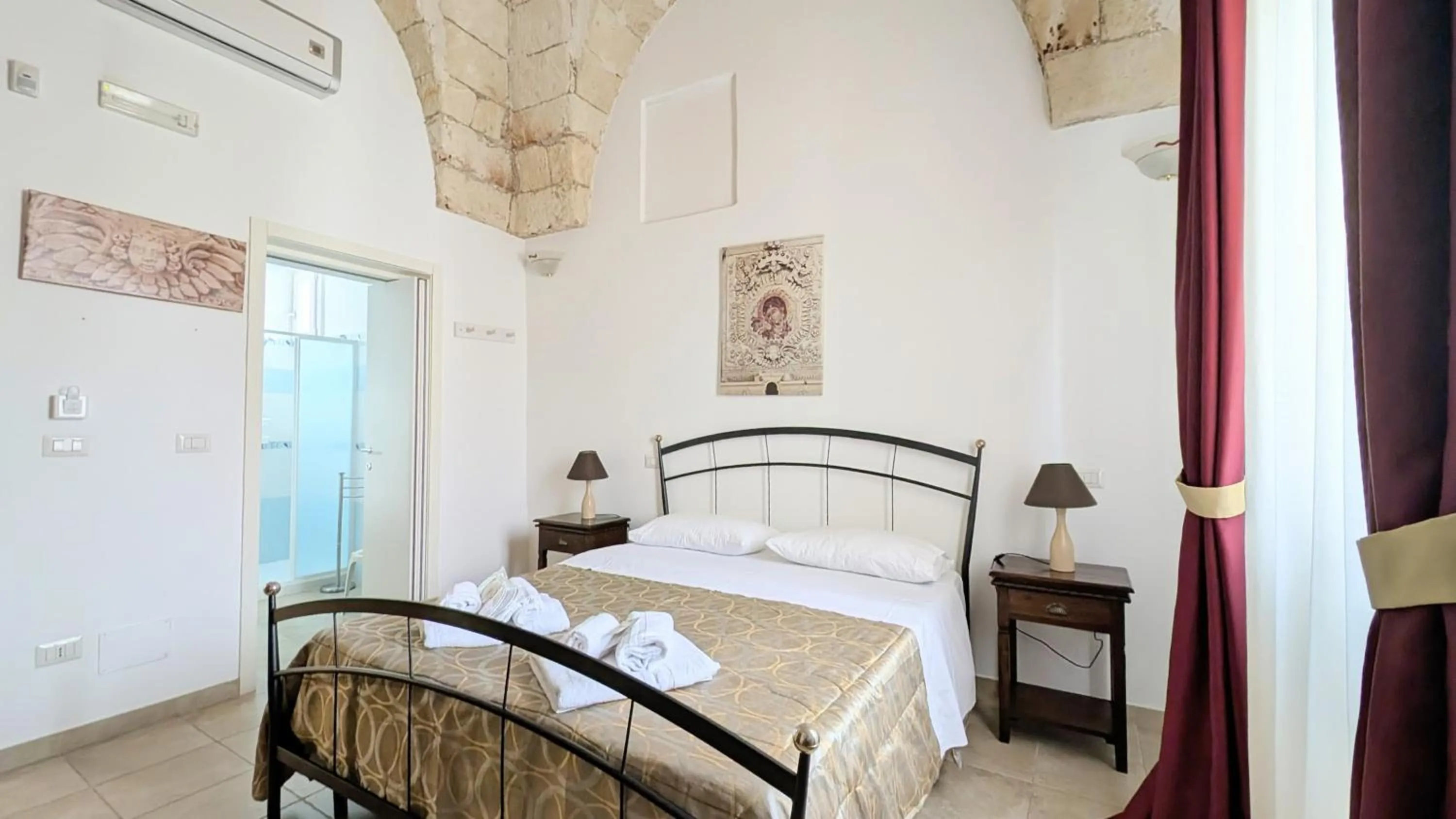 Bedroom, Bed in B&B Corte Regina Esther