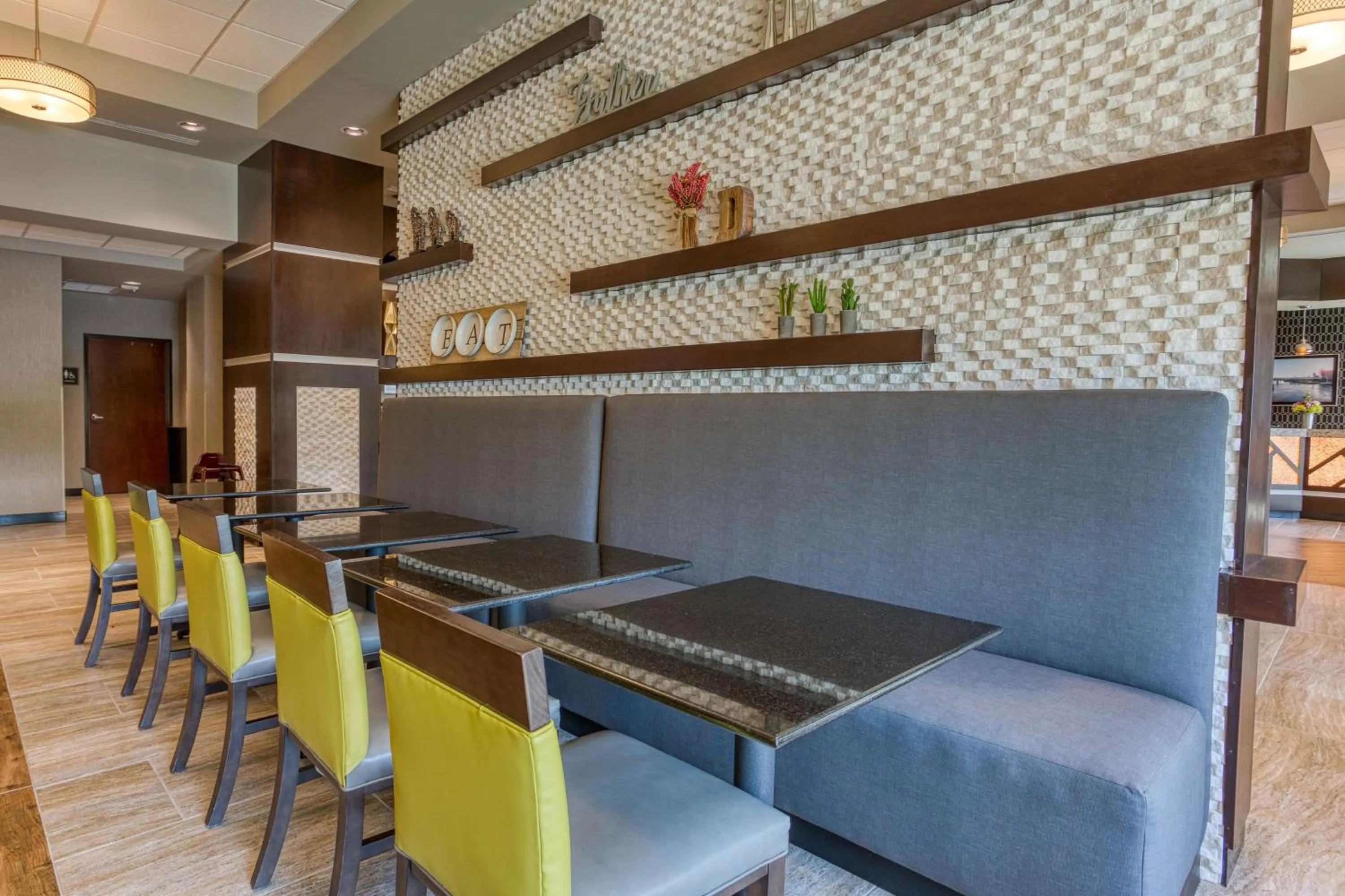 Restaurant/places to eat in Drury Inn & Suites Cincinnati Northeast Mason