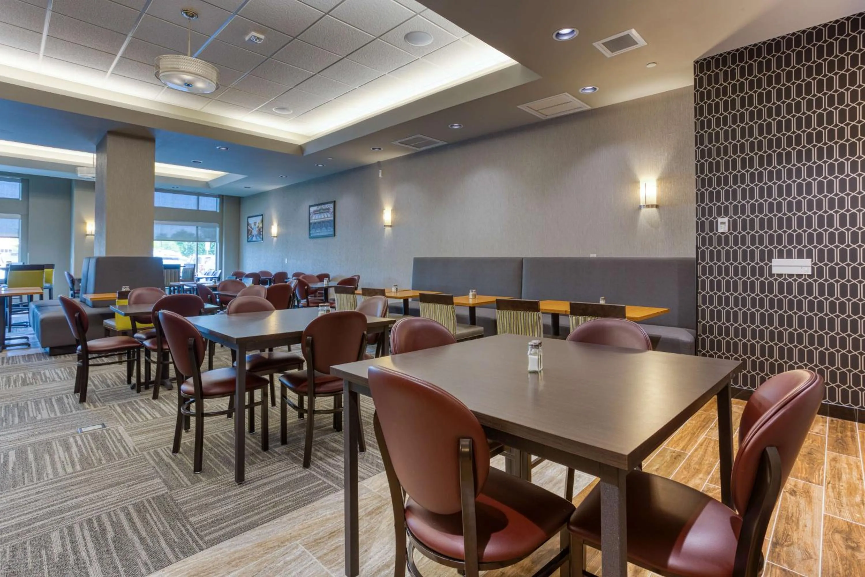 Restaurant/places to eat in Drury Inn & Suites Cincinnati Northeast Mason