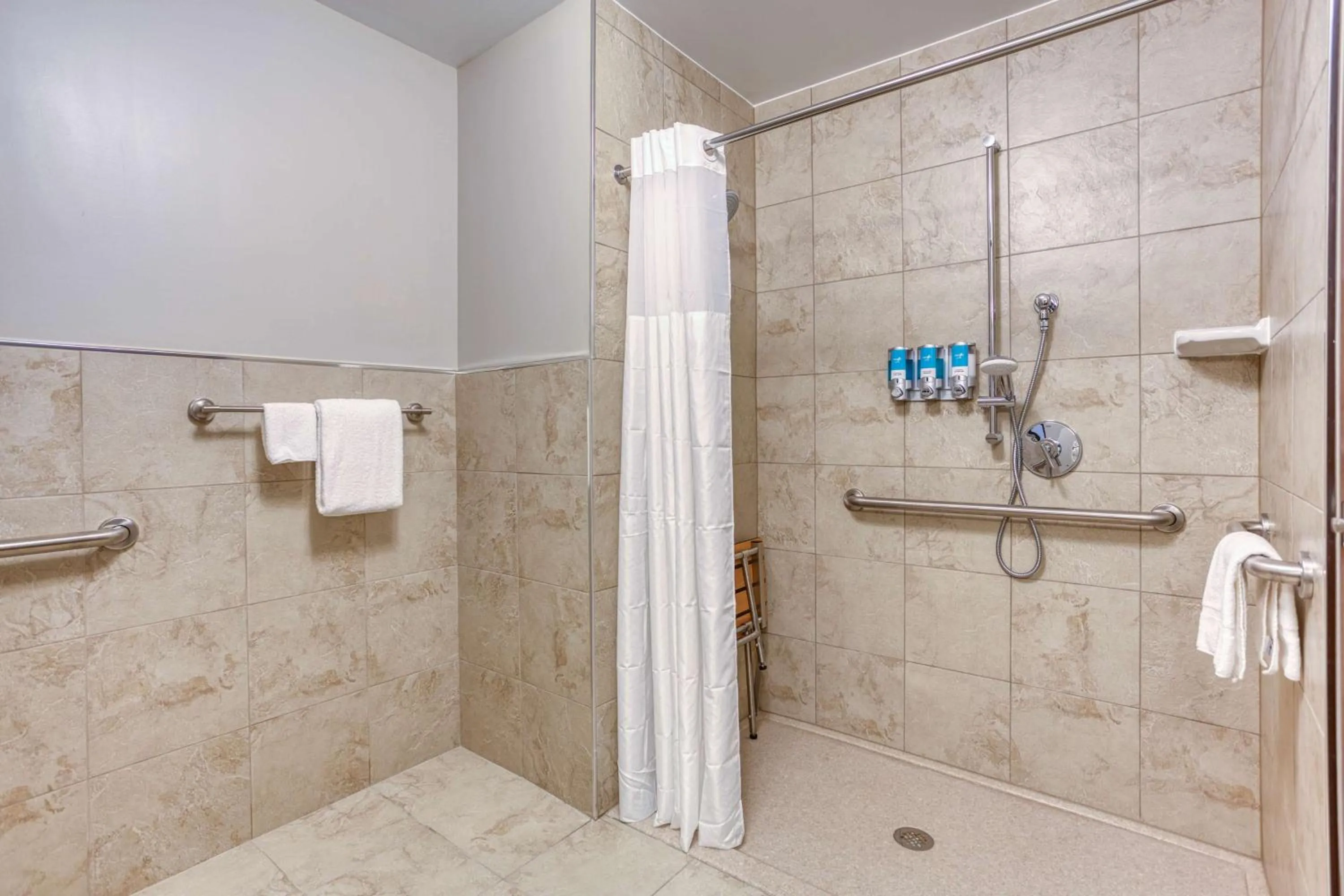 Bathroom in Drury Inn & Suites Cincinnati Northeast Mason