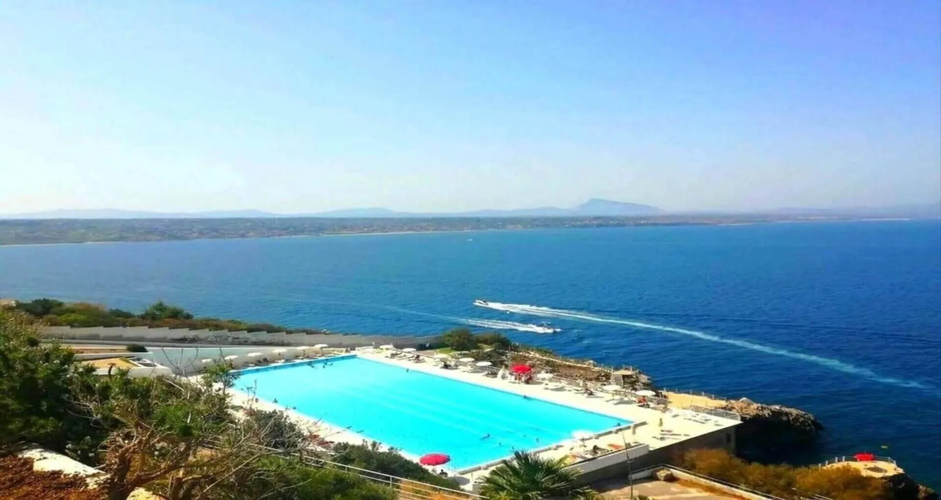Pool view in Perla Del Golfo Resort