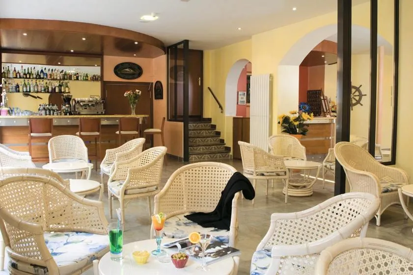 Restaurant/places to eat in Résidence Créole