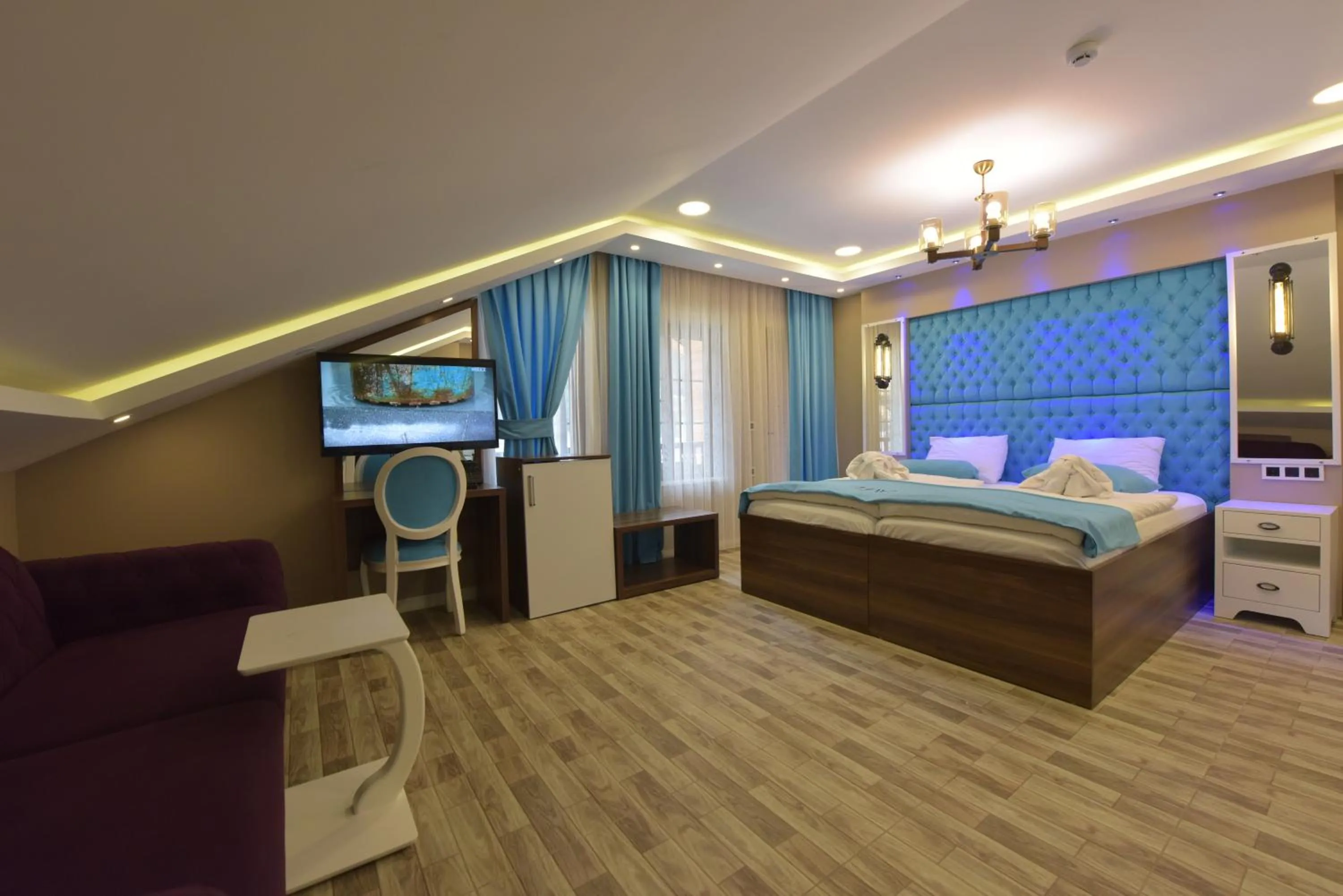 Junior Suite with Balcony in Hayat Rose Hotel
