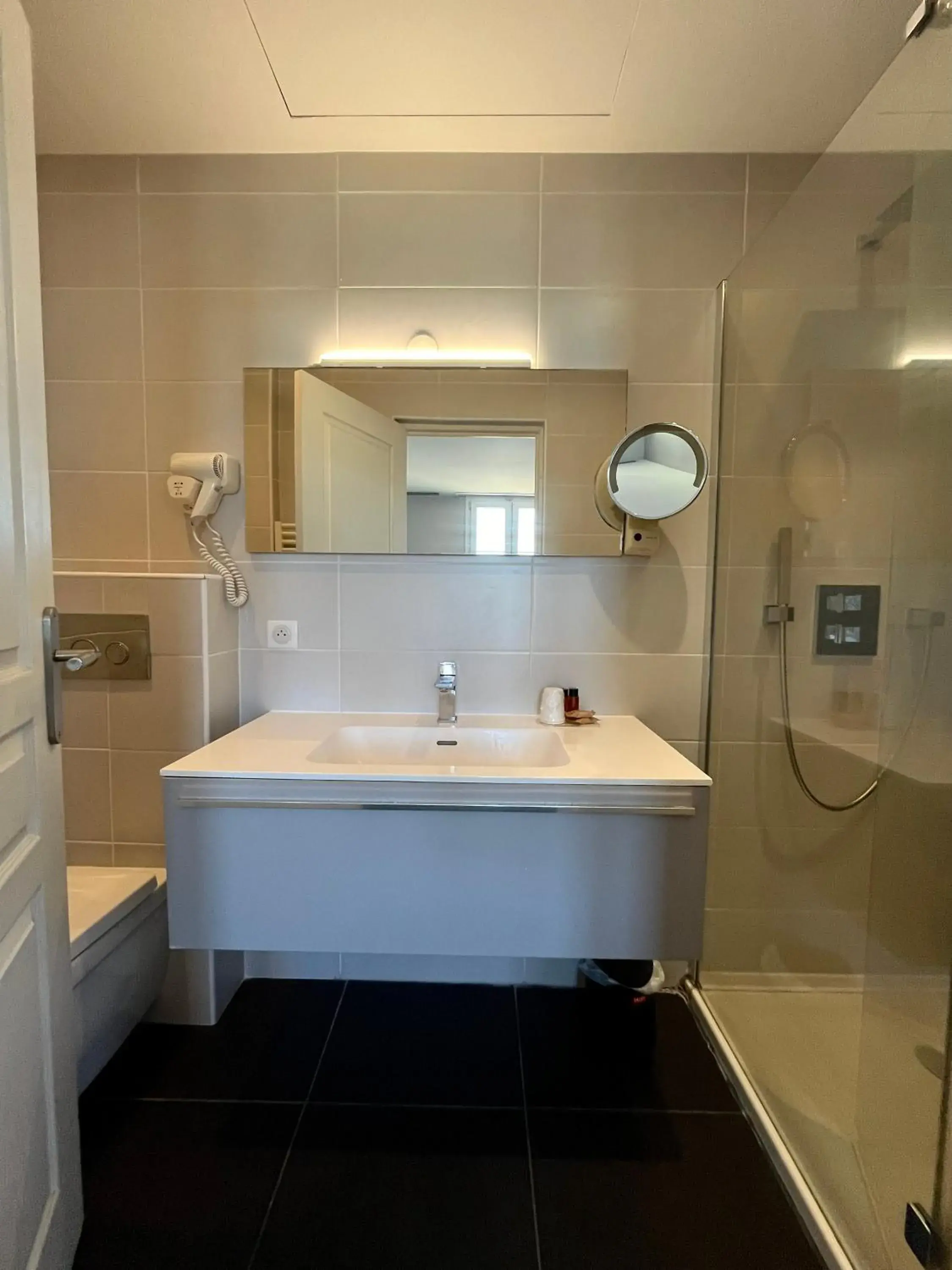Shower, Bathroom in Hotel Flots d'Azur