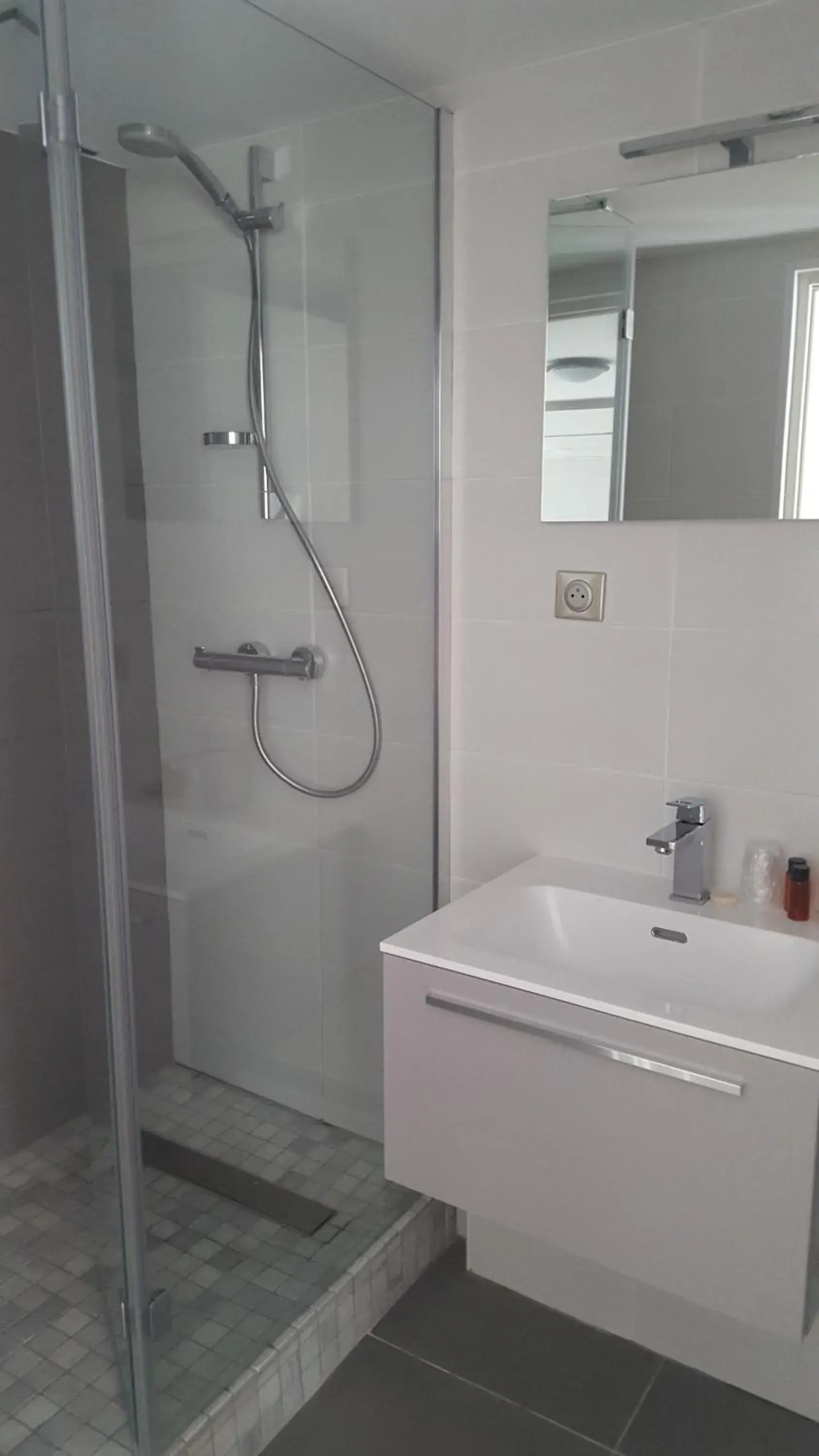 Shower, Bathroom in Hotel Flots d'Azur