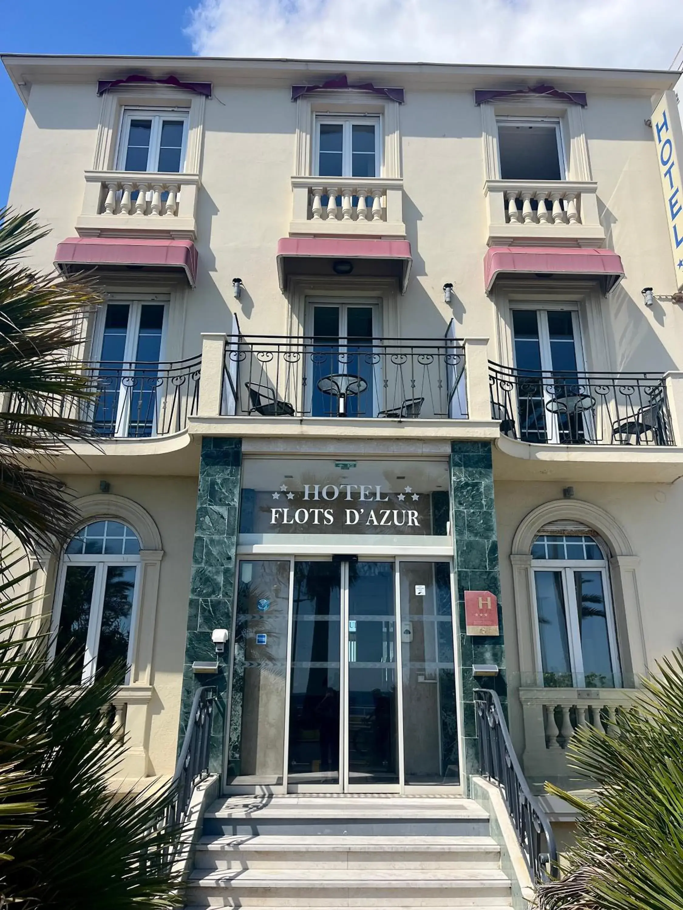 Property Building in Hotel Flots d'Azur