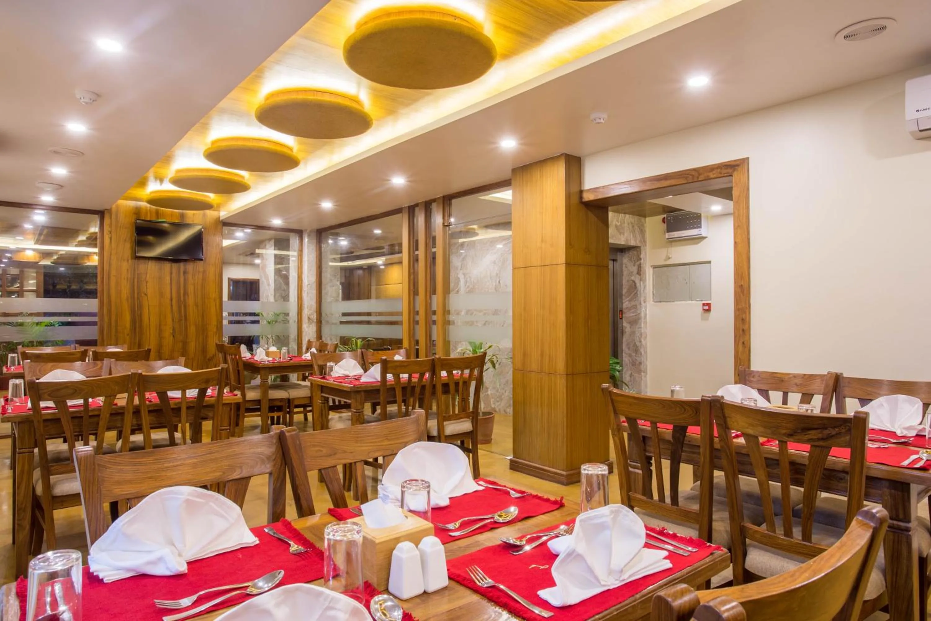 Restaurant/places to eat in Hotel Portland