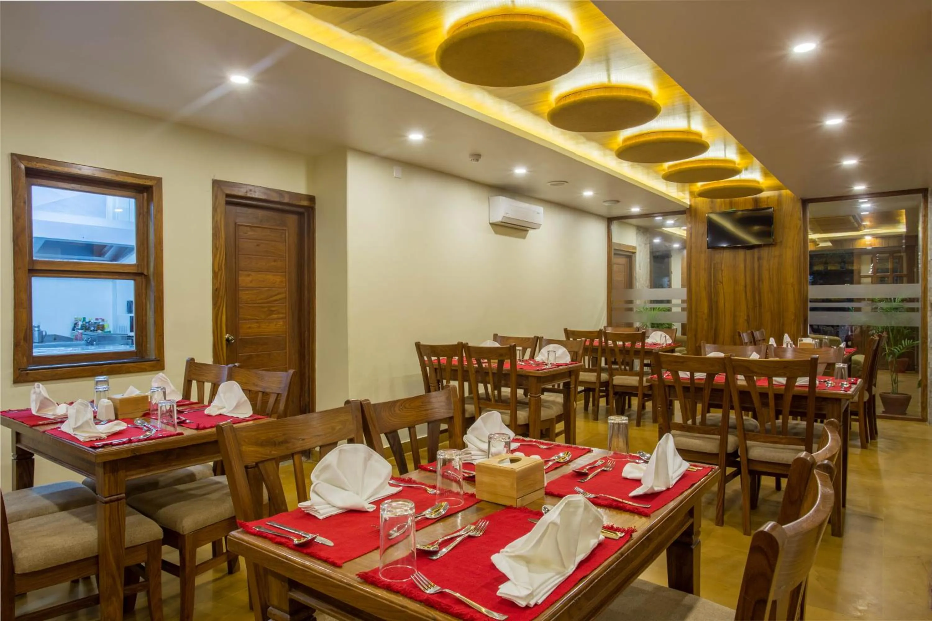 Restaurant/places to eat in Hotel Portland