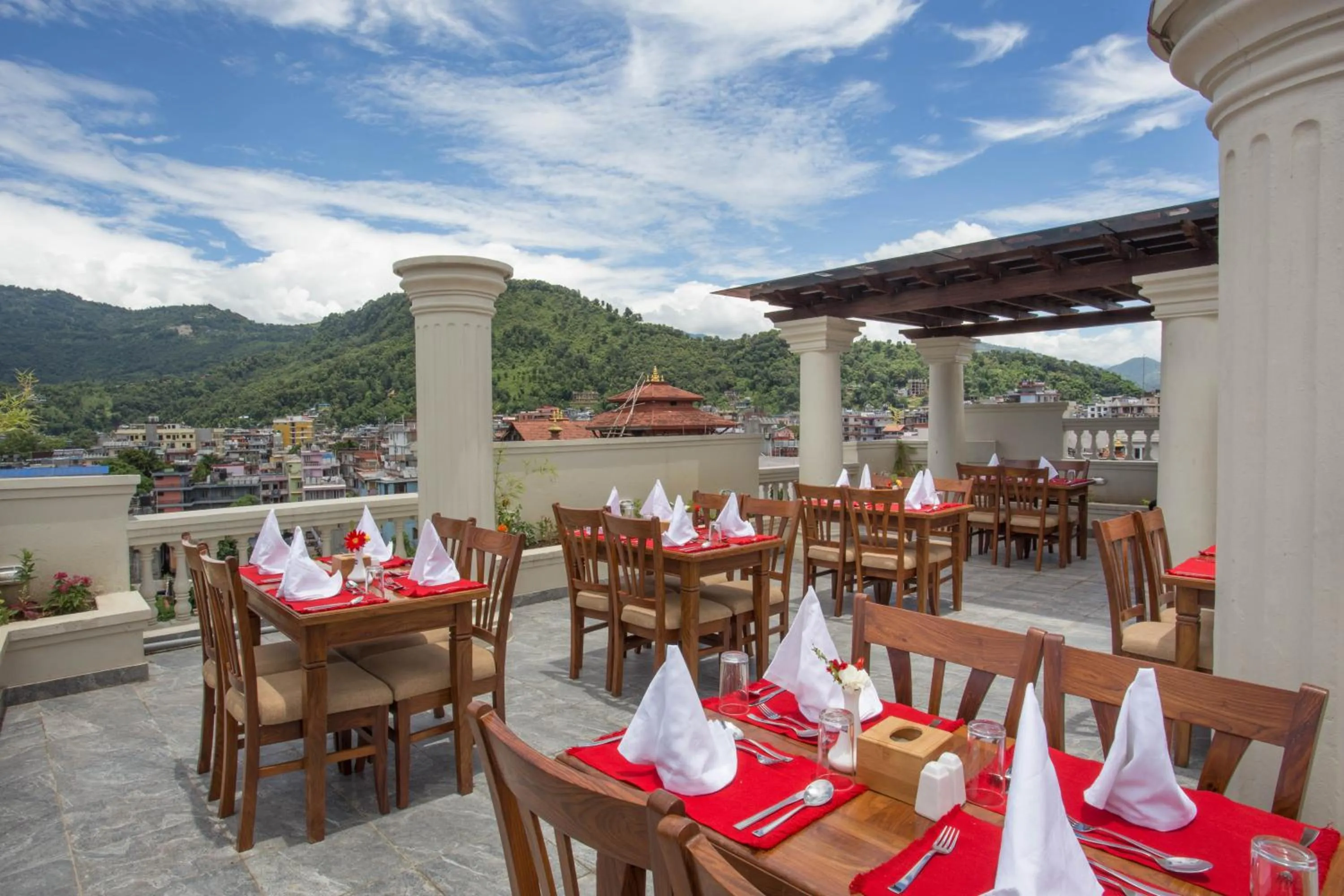 Restaurant/places to eat in Hotel Portland