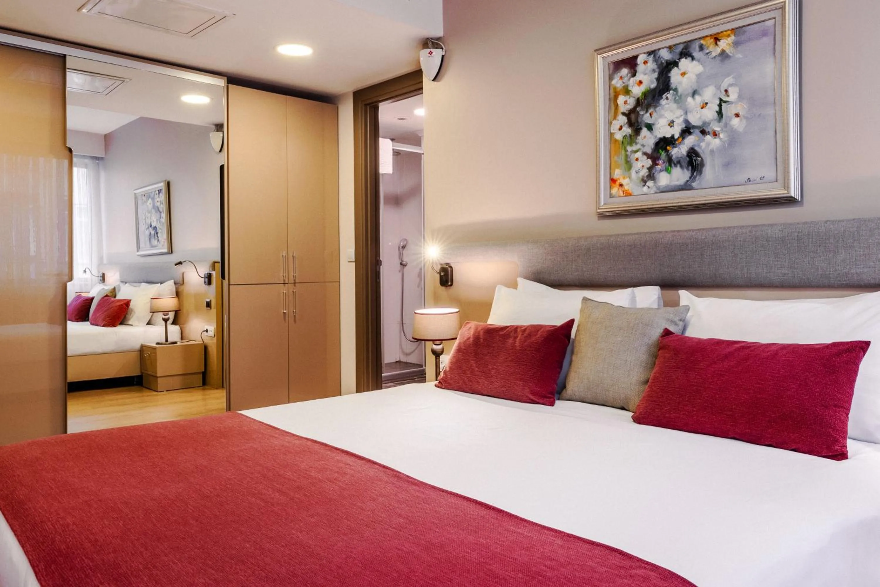 Bed in Cheya Beşiktaş Istanbul Bosphorus City Center Hotel & Suites