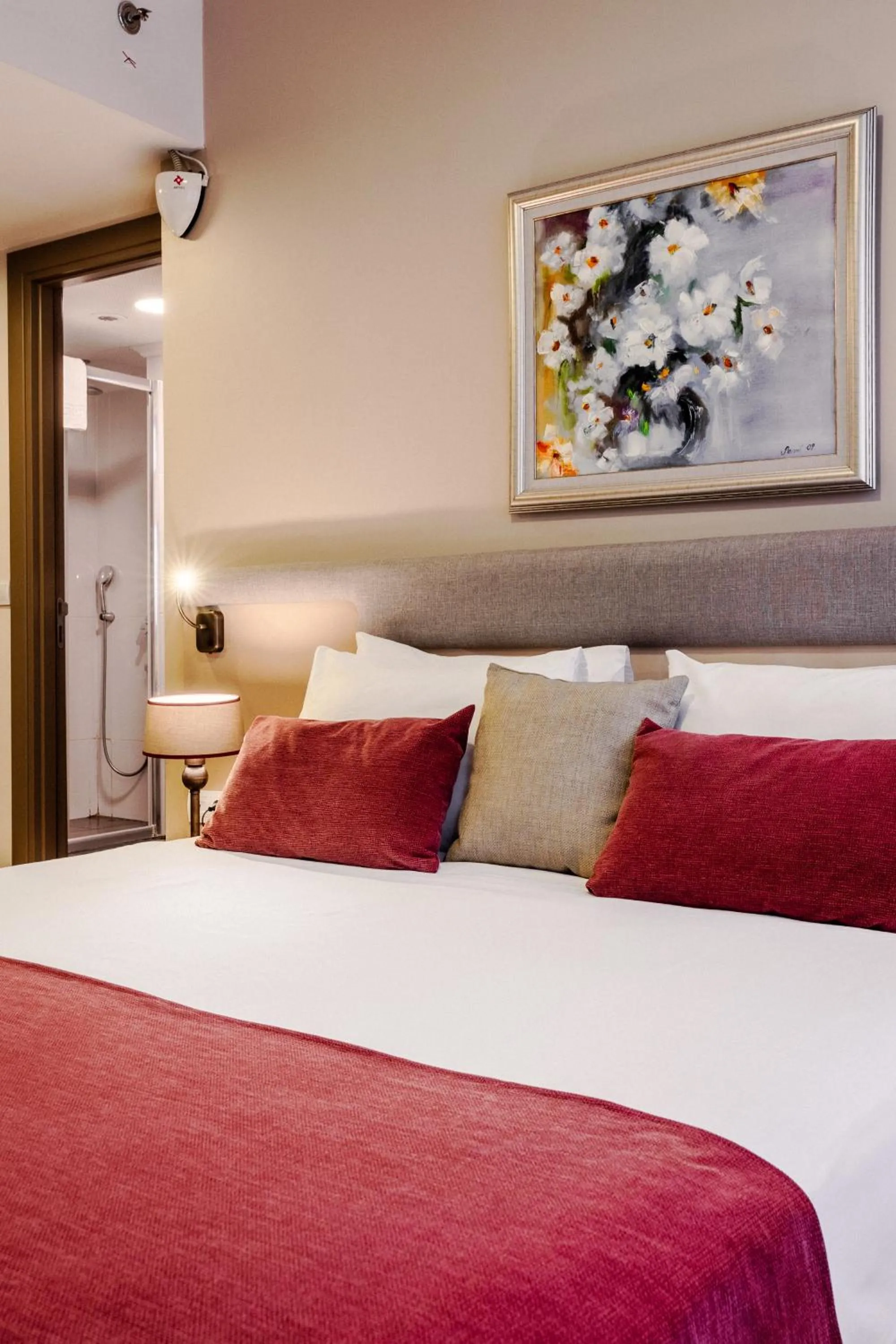 Bed in Cheya Beşiktaş Istanbul Bosphorus City Center Hotel & Suites