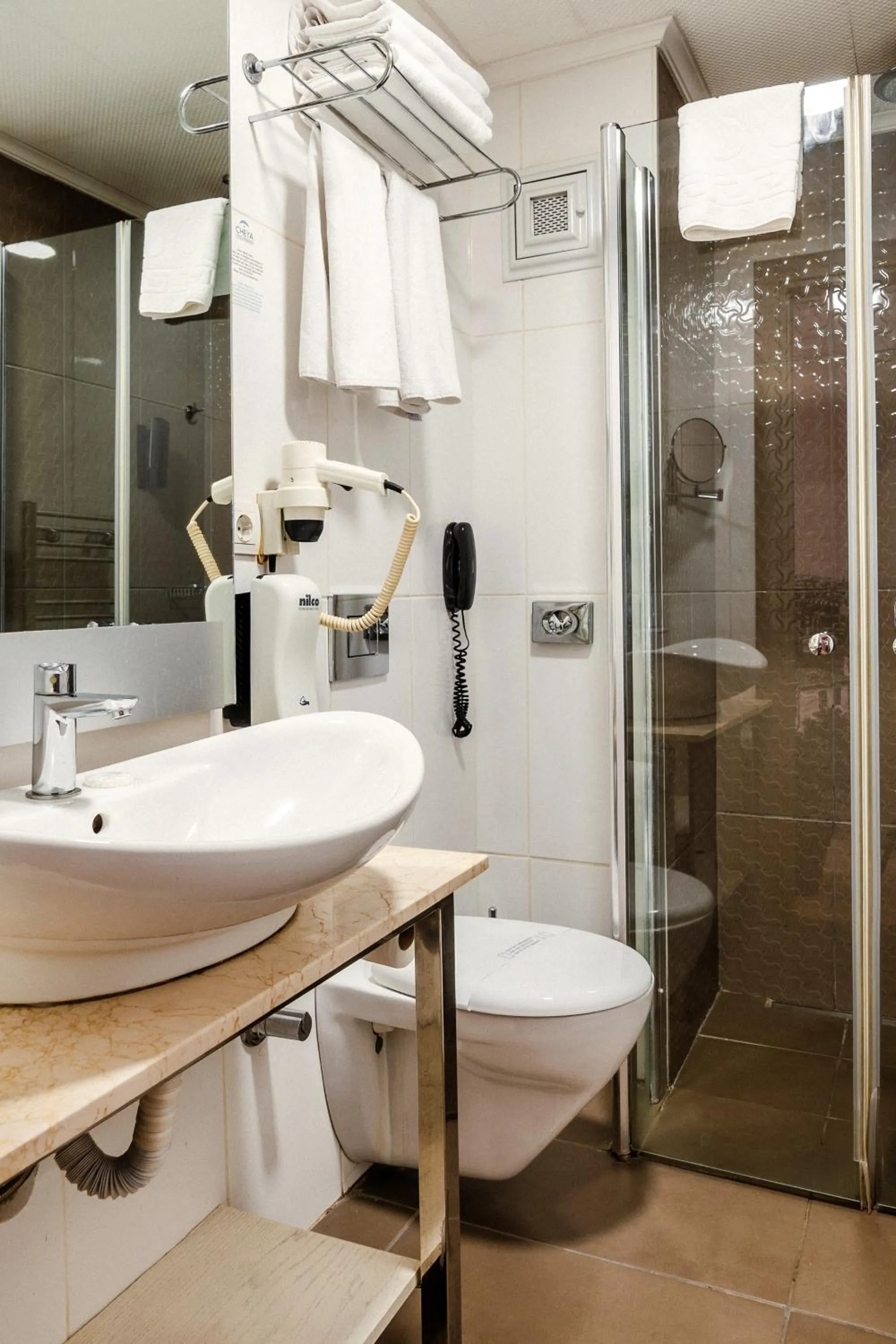 Shower in Cheya Beşiktaş Istanbul Bosphorus City Center Hotel & Suites