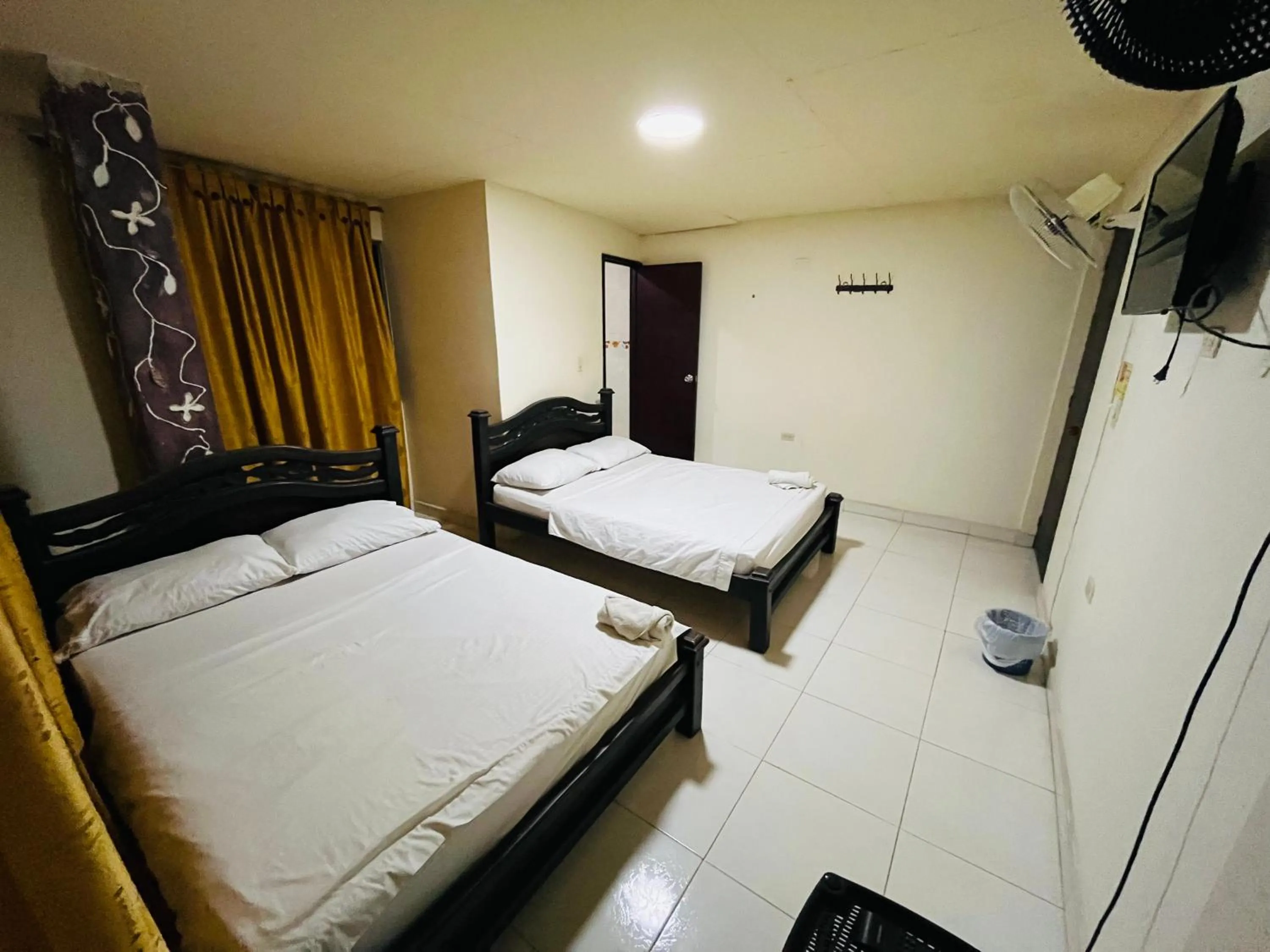 Double Room with Two Double Beds - single occupancy in Merkezi Saray