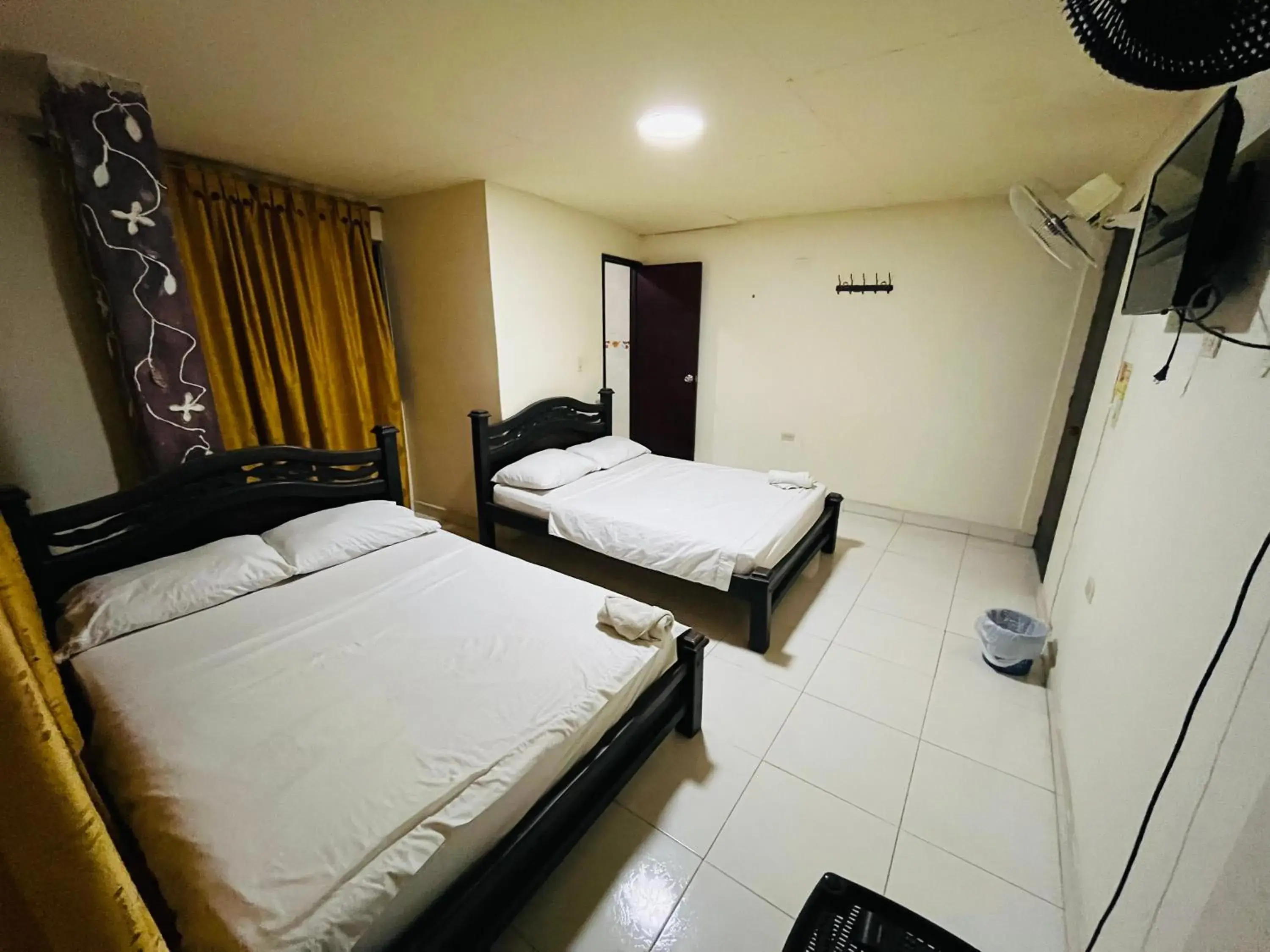 Double Room with Two Double Beds - single occupancy in Merkezi Saray Double Room with Two Double Beds - single occupancy in Merkezi Saray