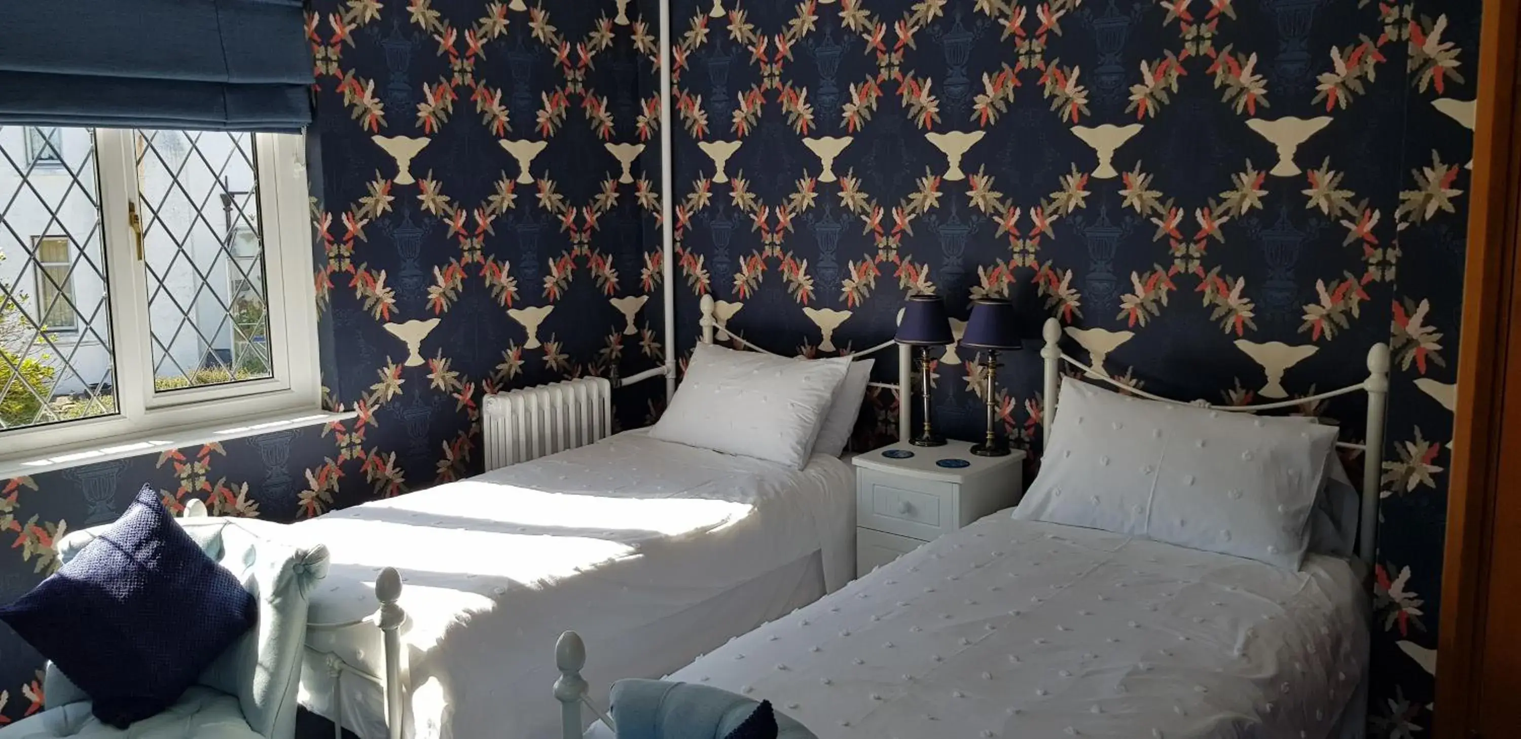 Deluxe Twin Room with Private External Bathroom in Wychwood House Deluxe Twin Room with Private External Bathroom in Wychwood House