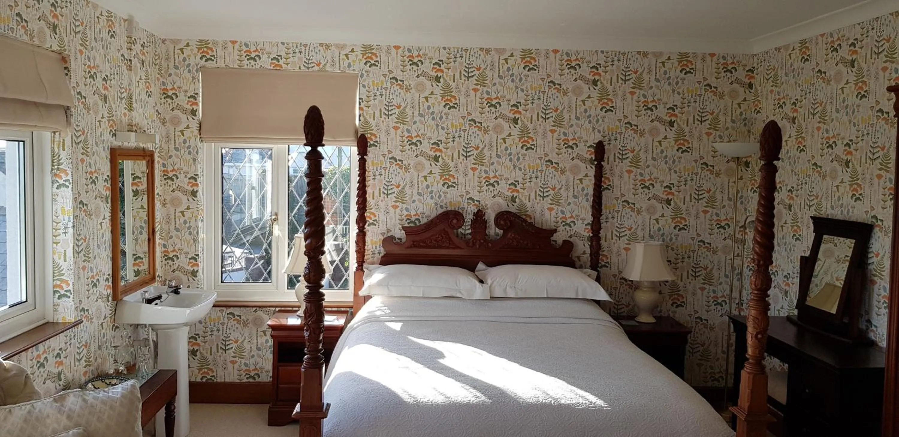 Deluxe Double Room with Balcony in Wychwood House