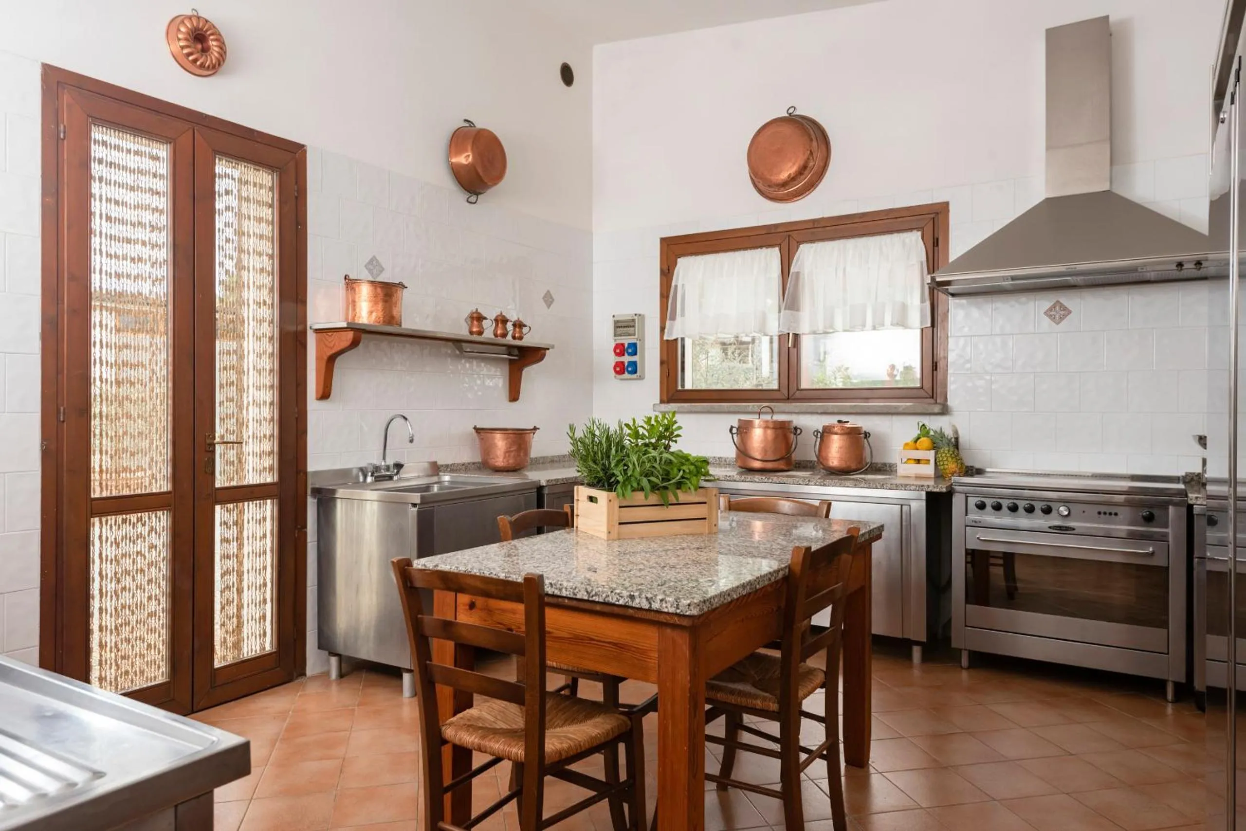 Kitchen or kitchenette in Agriturismo La Rombaia