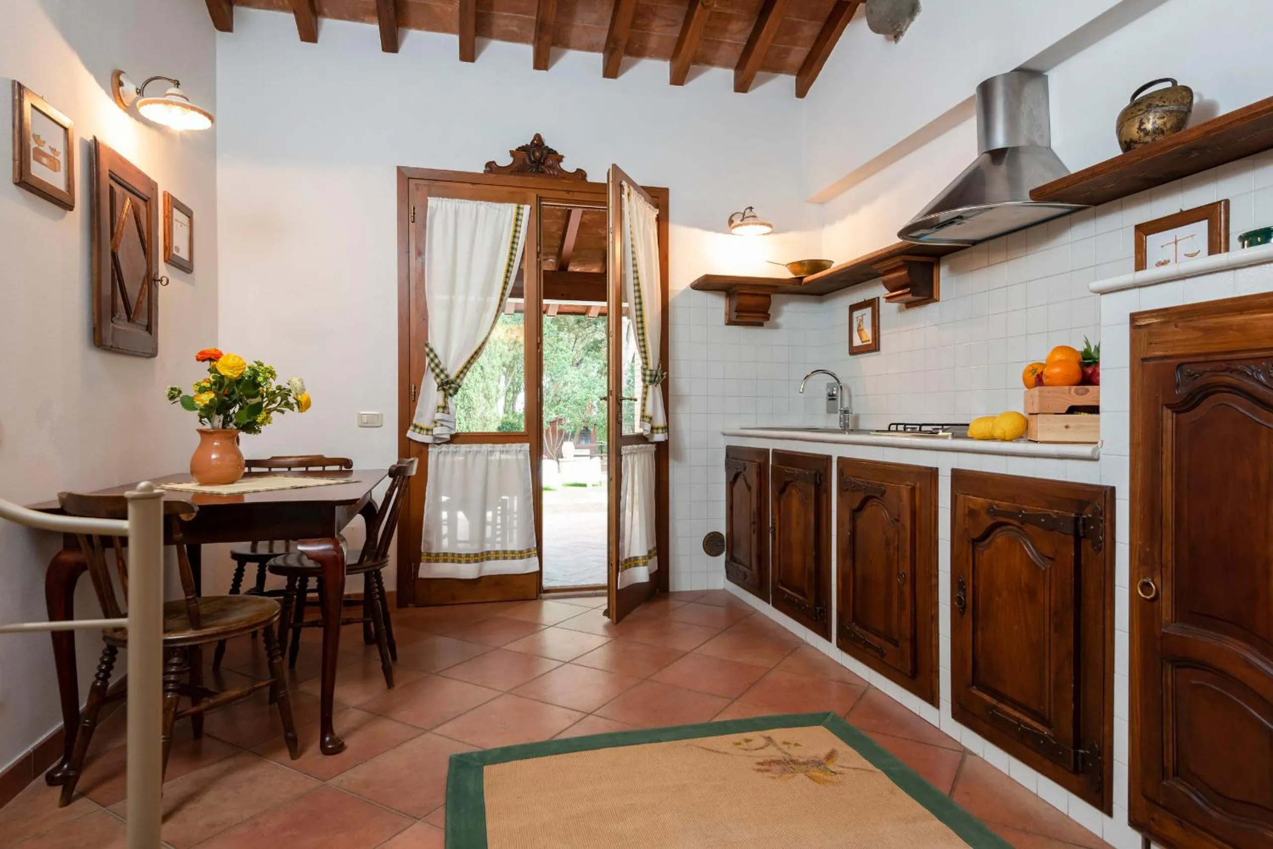 Kitchen or kitchenette in Agriturismo La Rombaia
