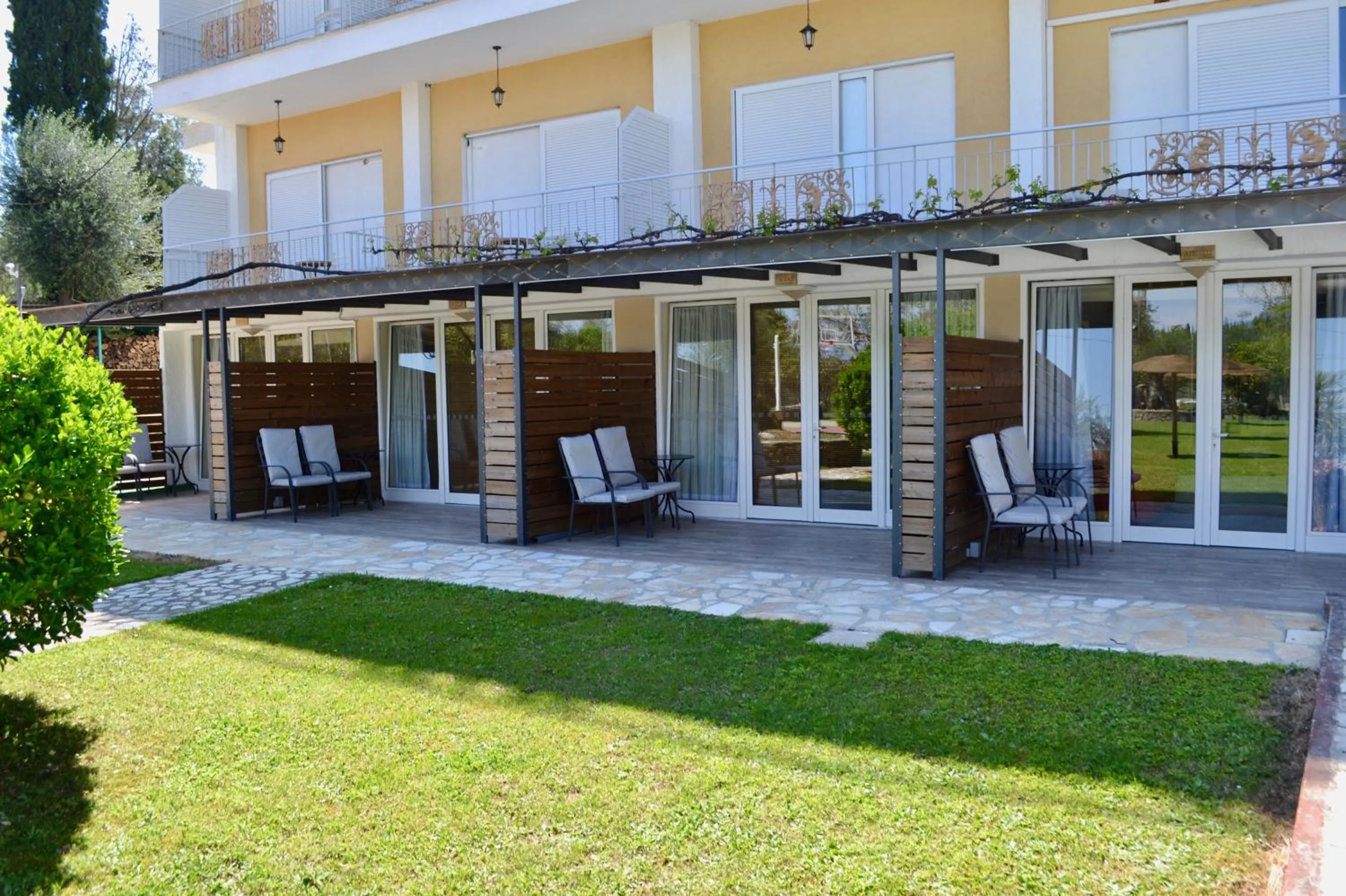 Patio in Paloma Blanca